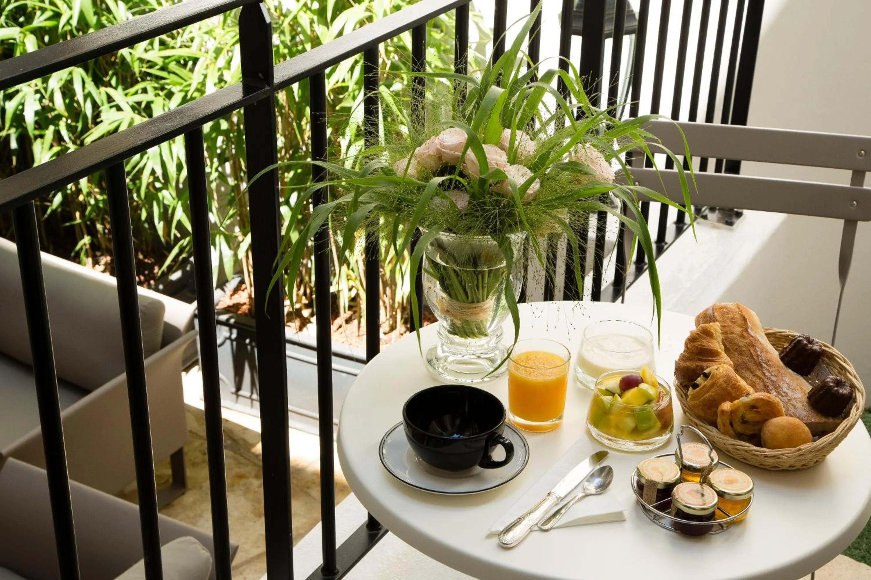 Patio in Hotel & Spa de Latour Maubourg
