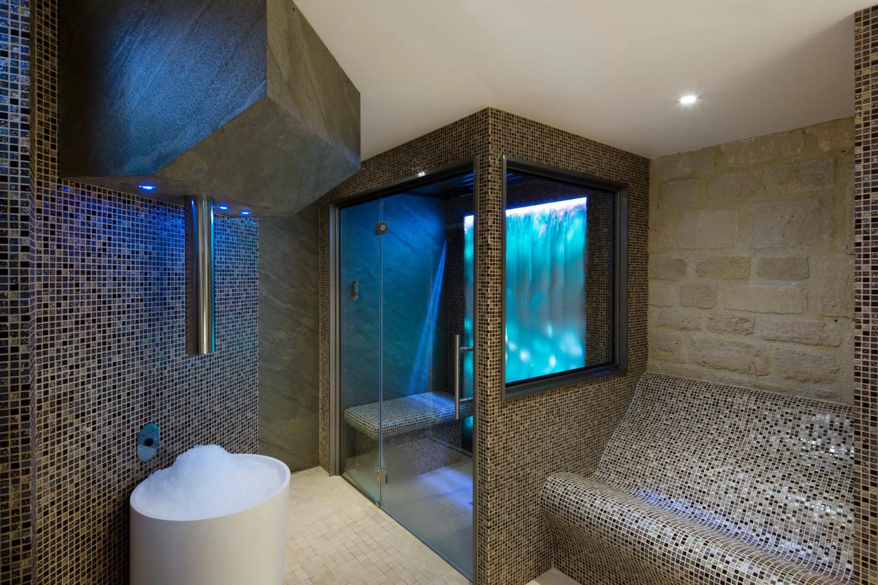 Spa and wellness centre/facilities in Hotel & Spa de Latour Maubourg
