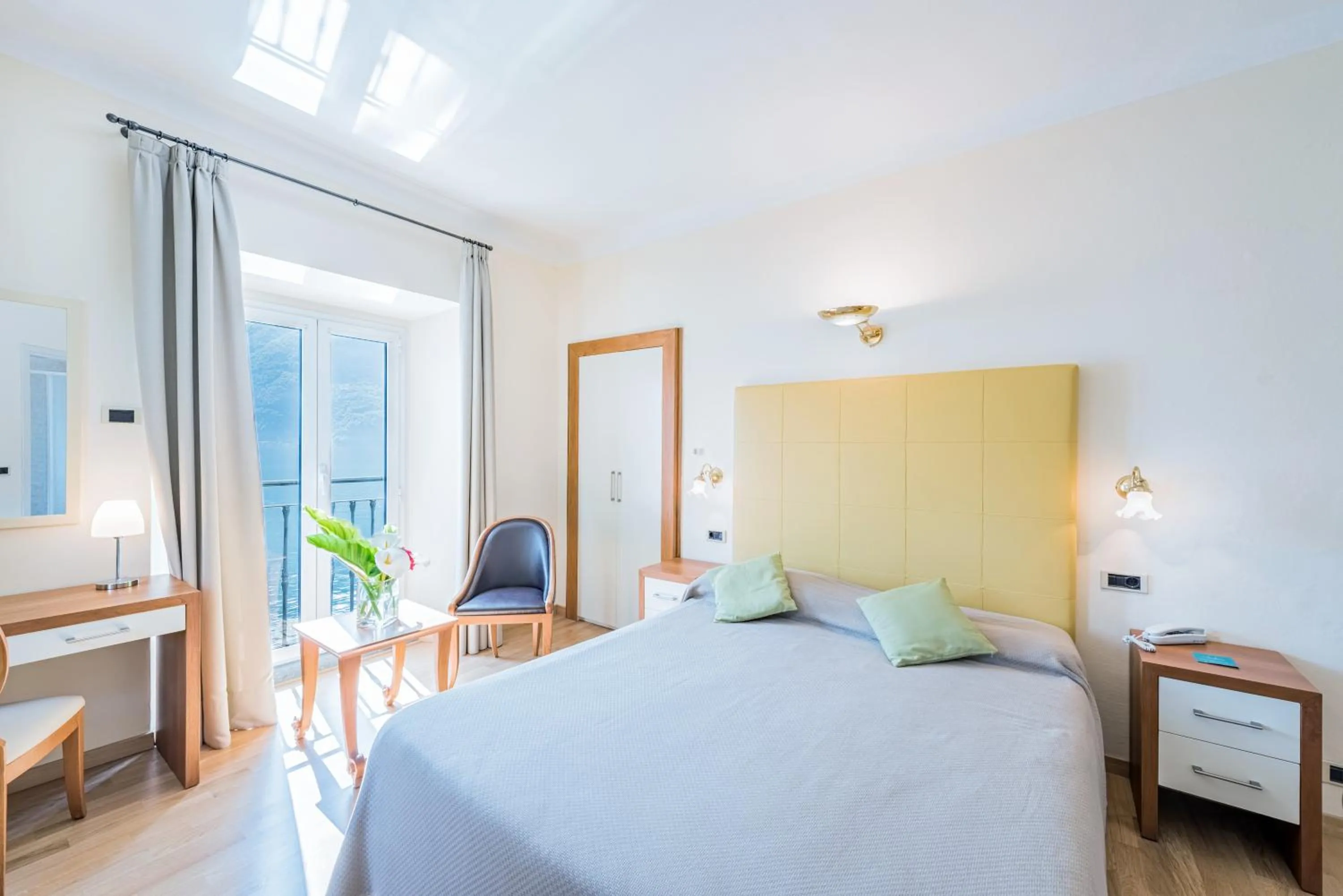 Photo of the whole room, Bed in Villa Belvedere Como Lake Relais