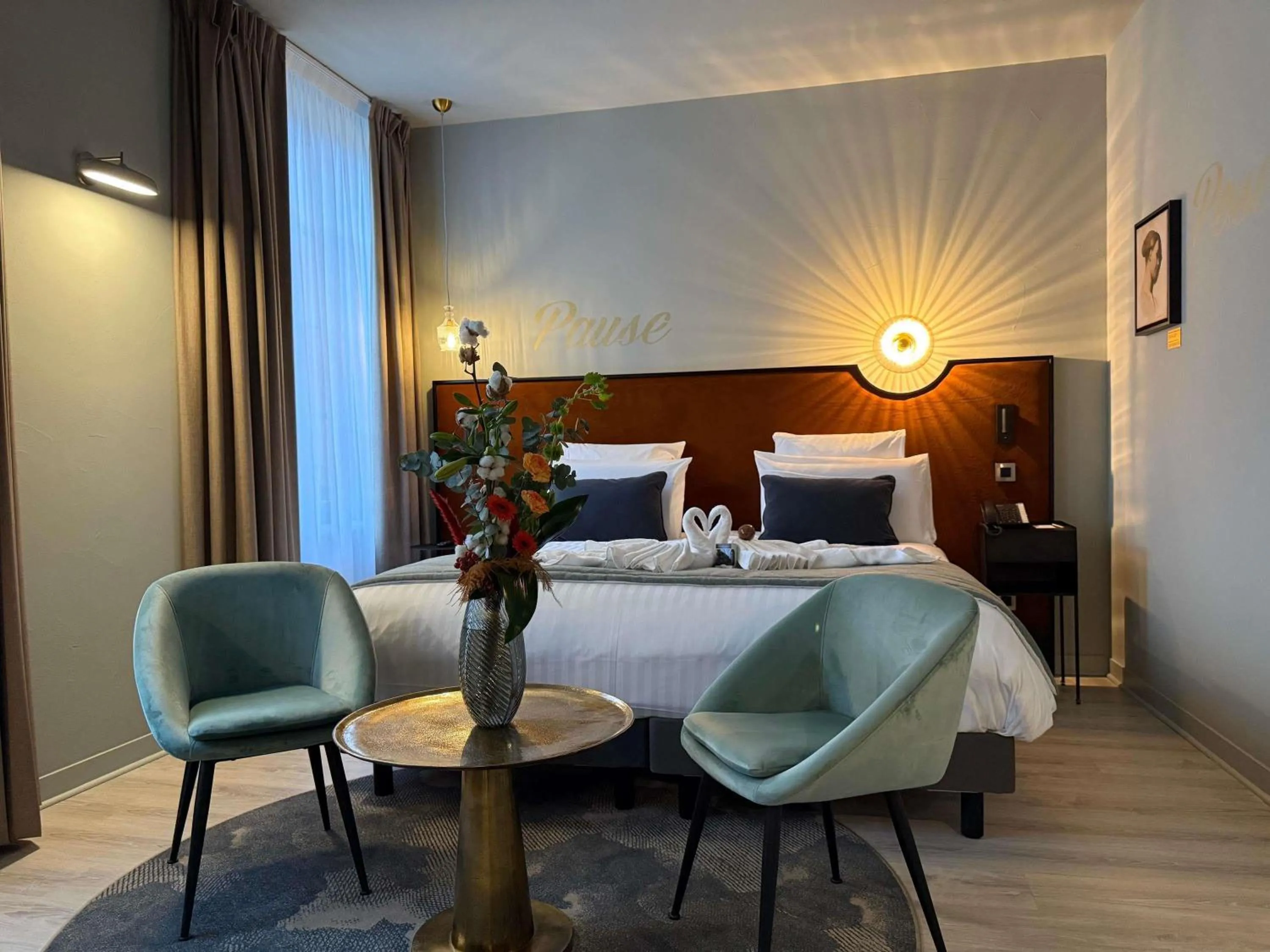 Bedroom, Bed in Hôtel Mercure Montauban