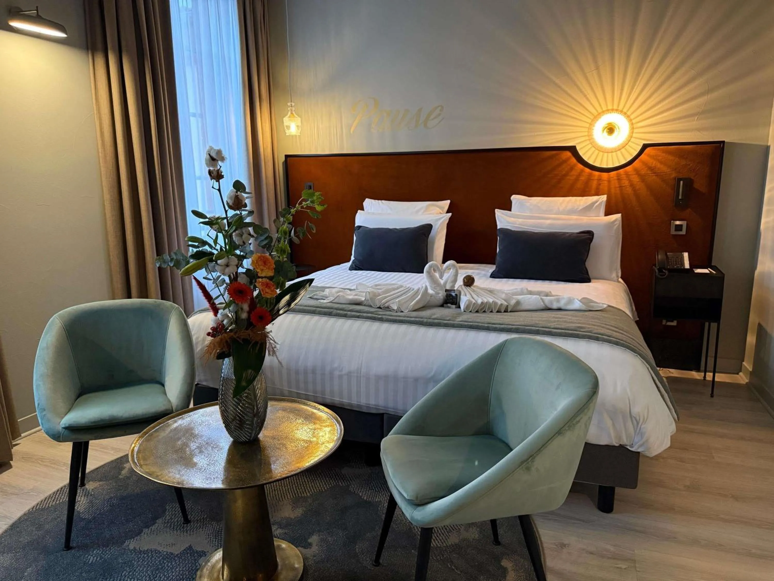 Bedroom, Bed in Hôtel Mercure Montauban