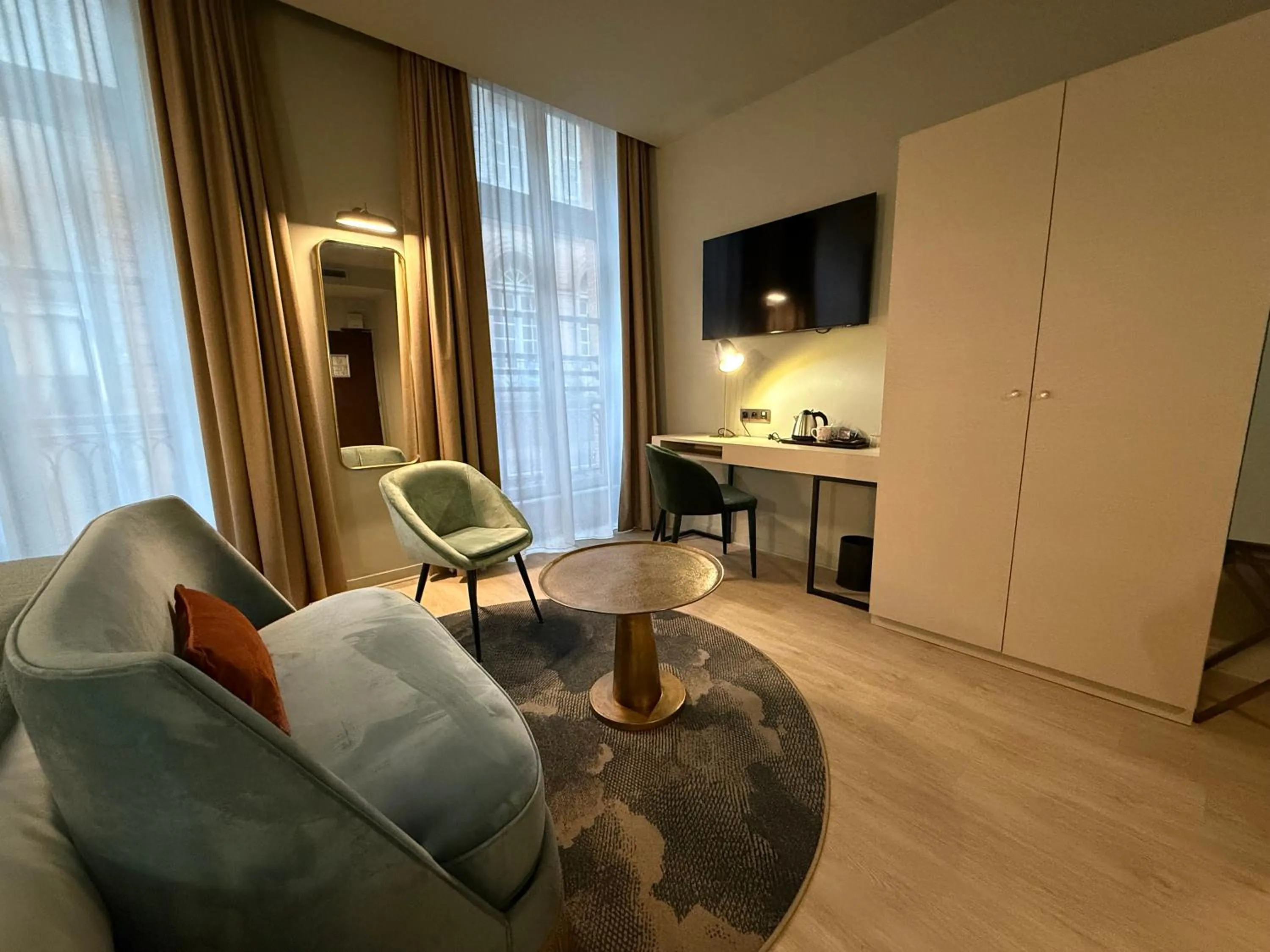 Seating area in Hôtel Mercure Montauban