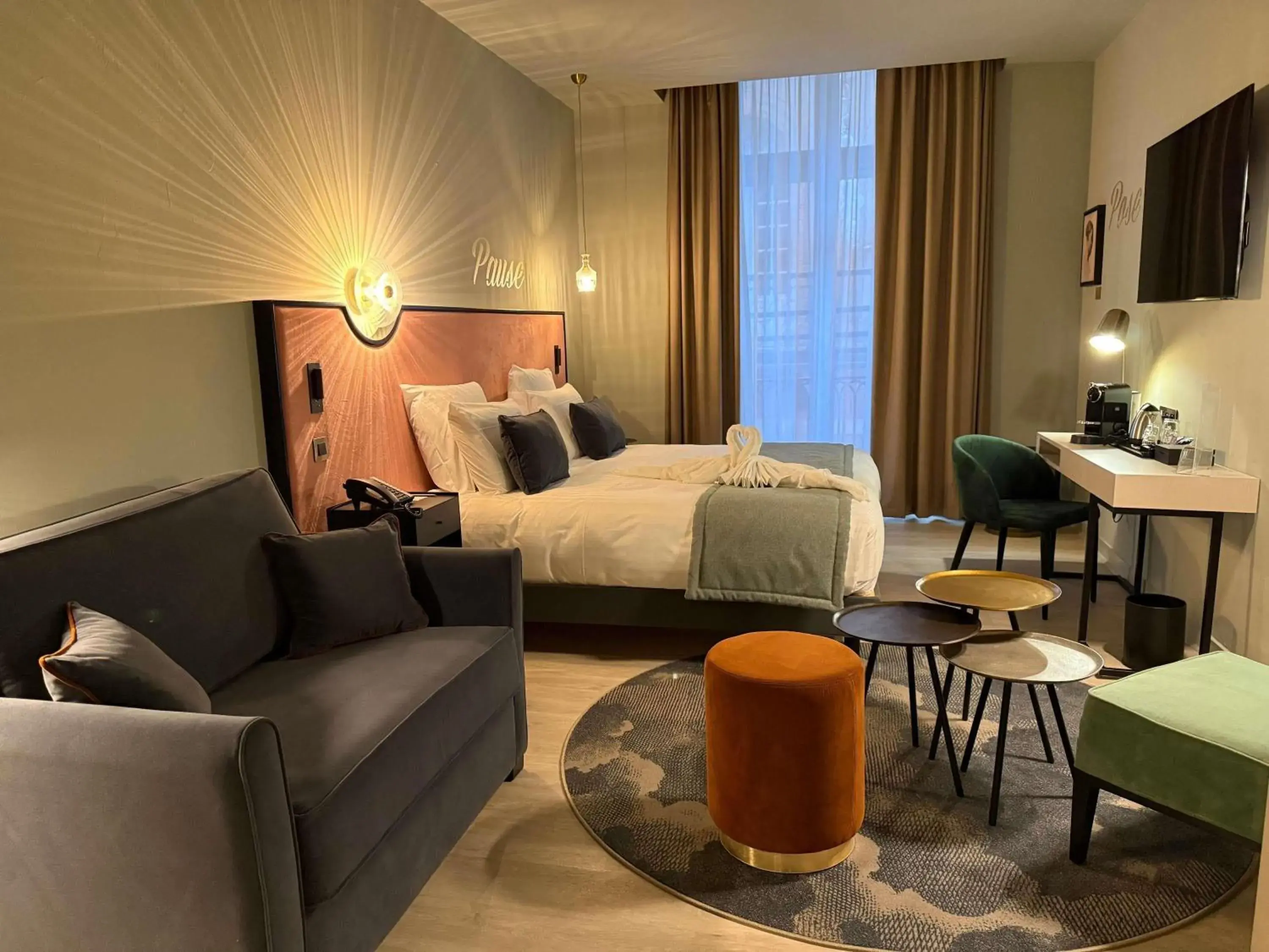 Bedroom, Bed in Hôtel Mercure Montauban Bedroom, Bed in Hôtel Mercure Montauban