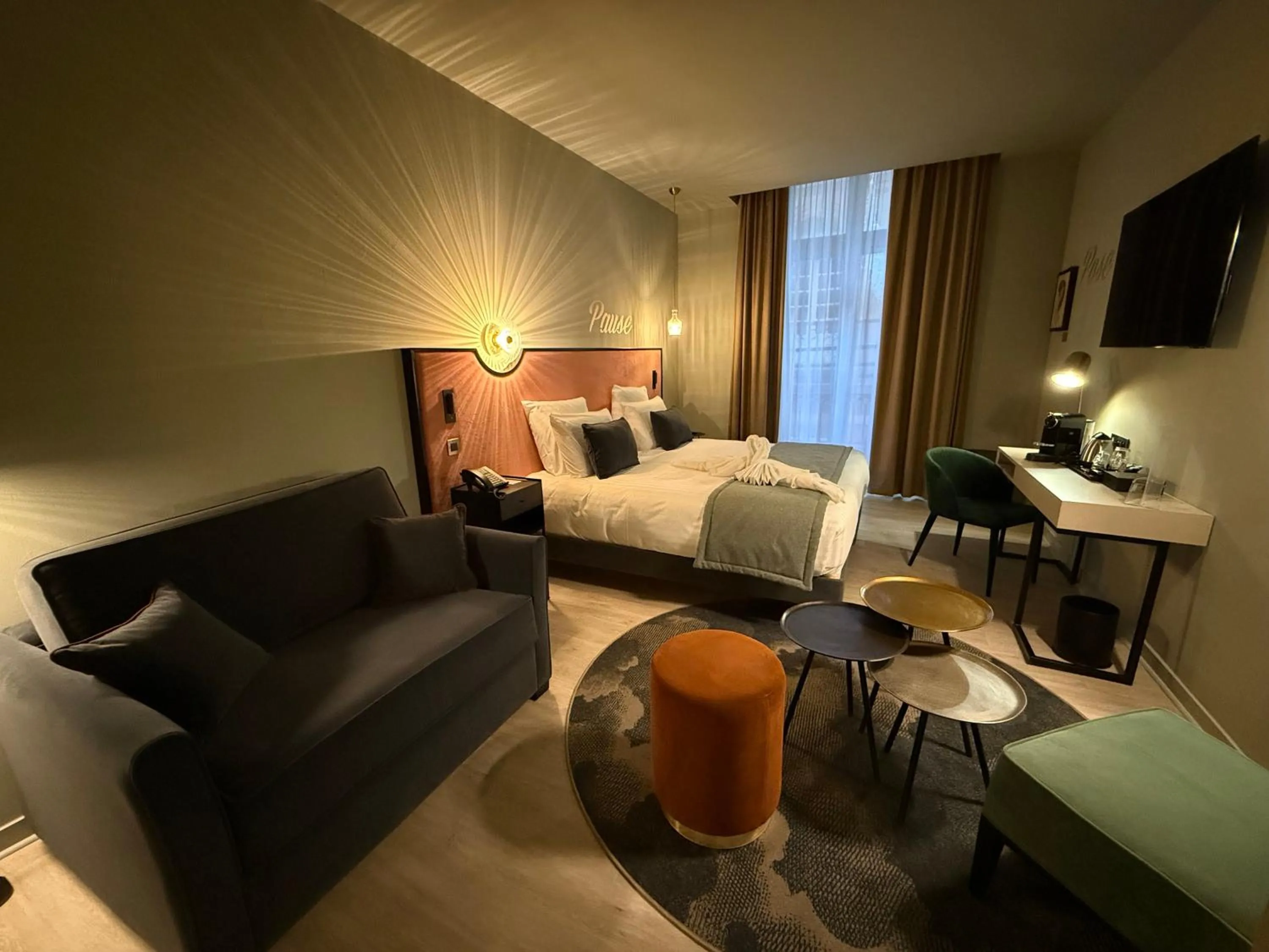 Photo of the whole room, Bed in Hôtel Mercure Montauban