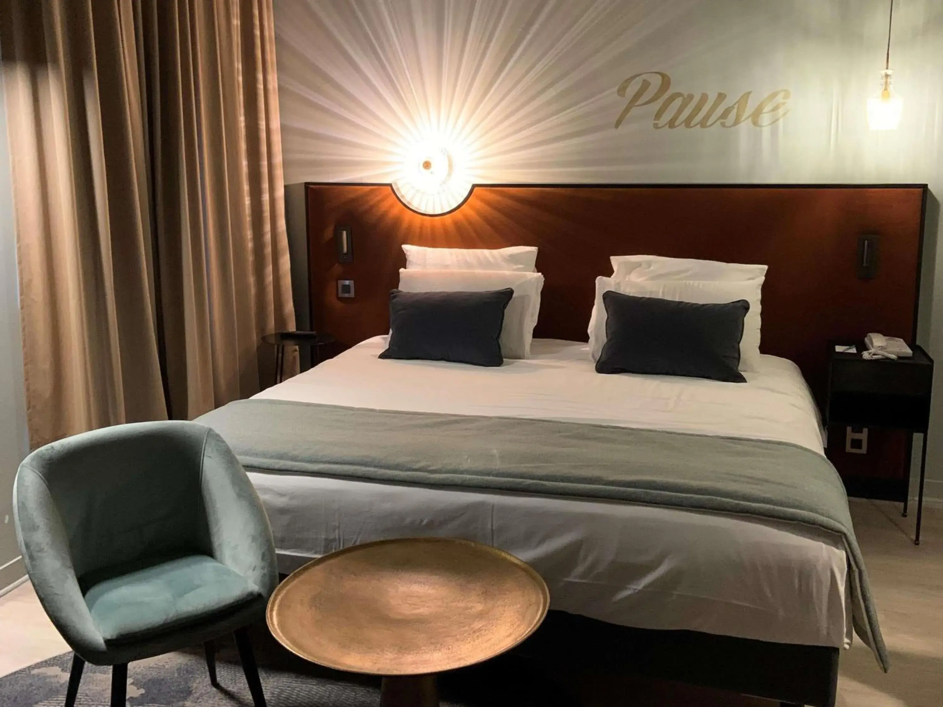 Bedroom, Bed in Hôtel Mercure Montauban Bedroom, Bed in Hôtel Mercure Montauban