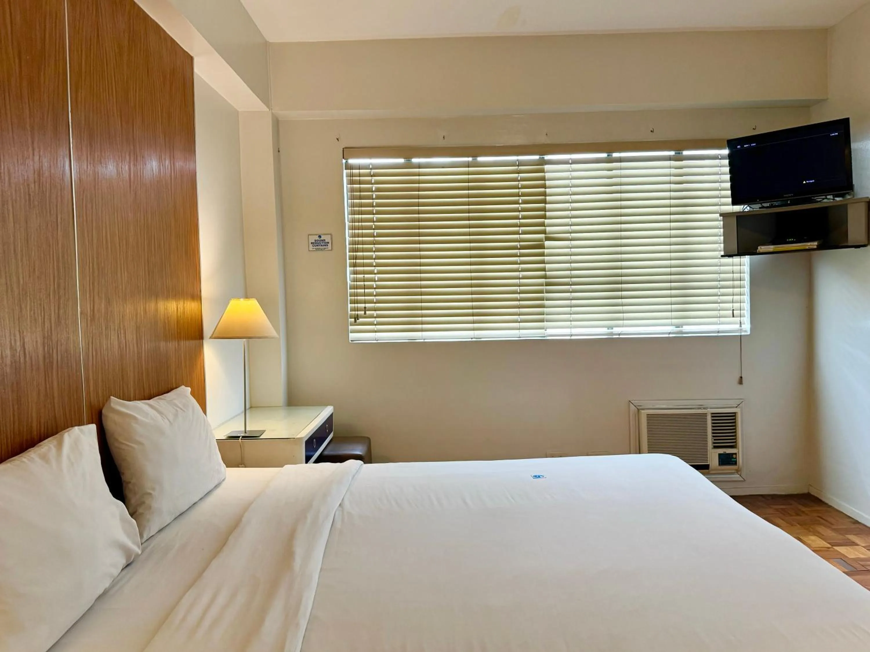 Bed in The Clipper Hotel, Poblacion Makati