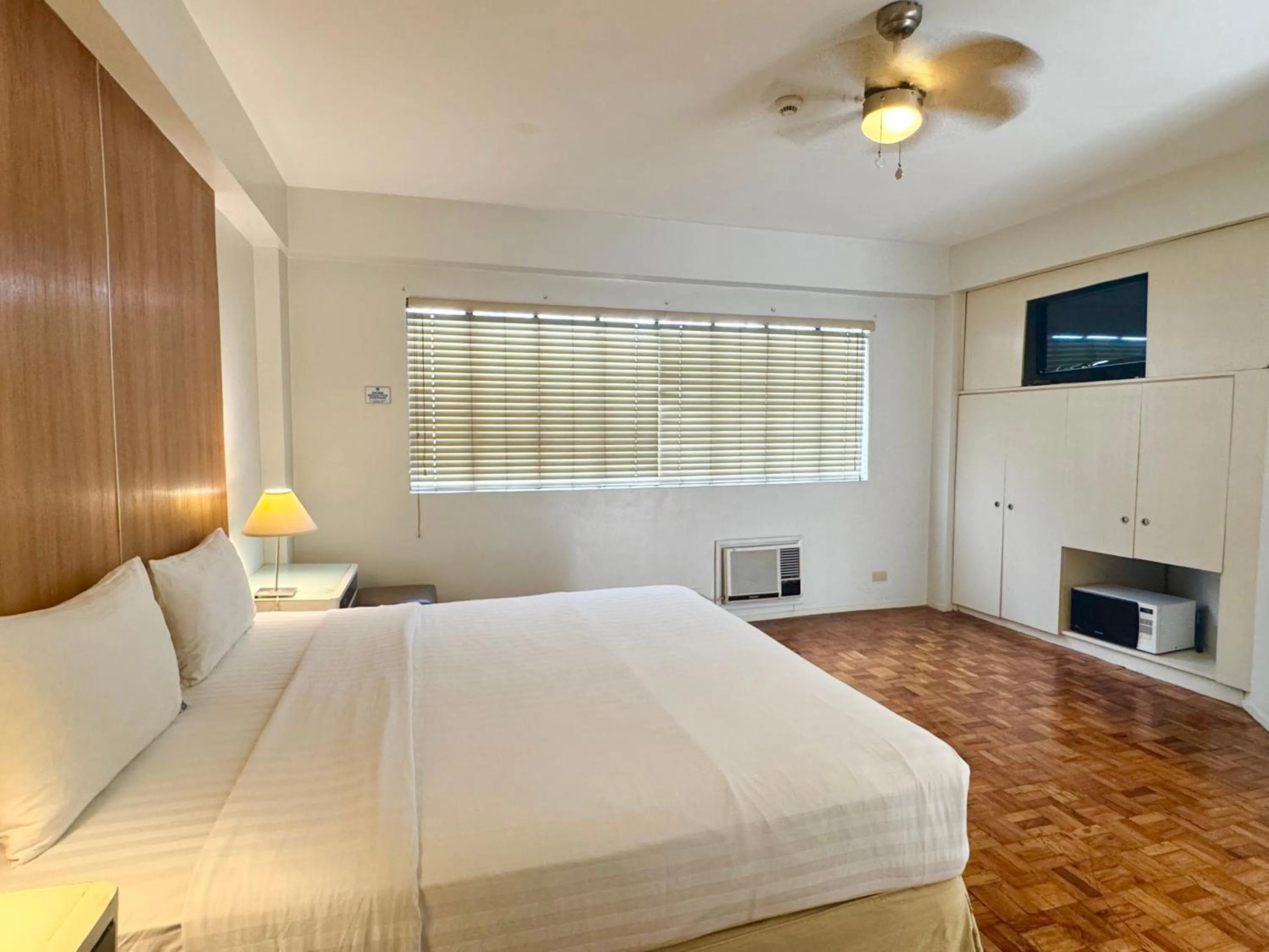 Bed in The Clipper Hotel, Poblacion Makati