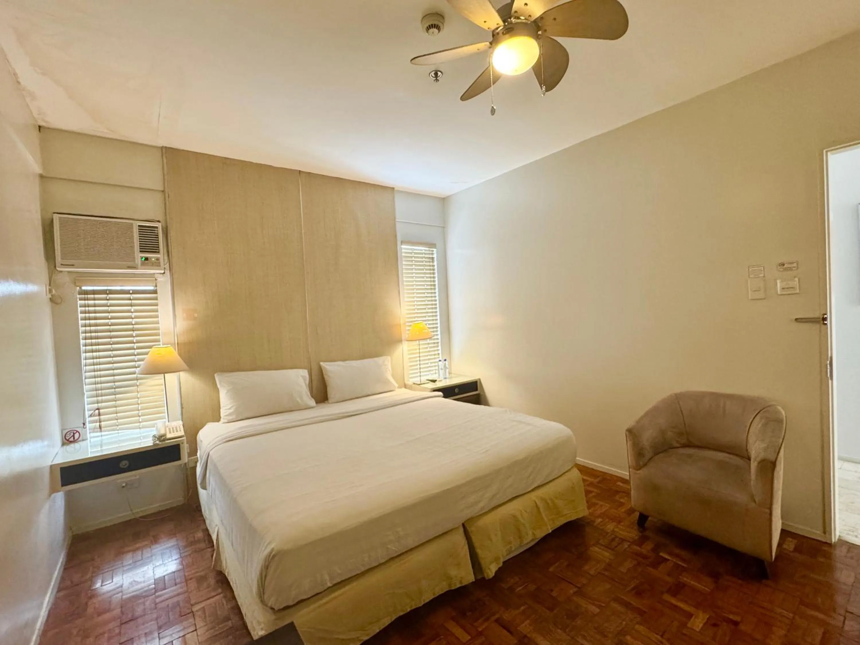 Seating area, Bed in The Clipper Hotel, Poblacion Makati