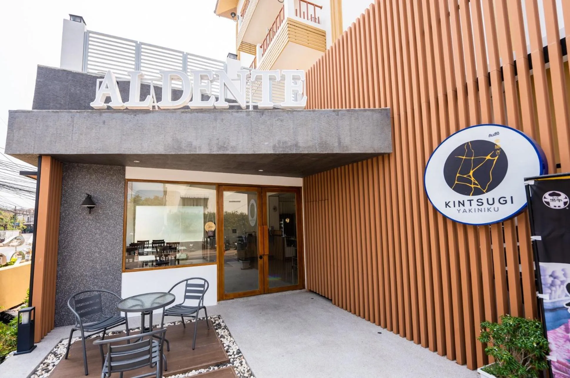 Restaurant/places to eat in Sirin Hotel & Resident