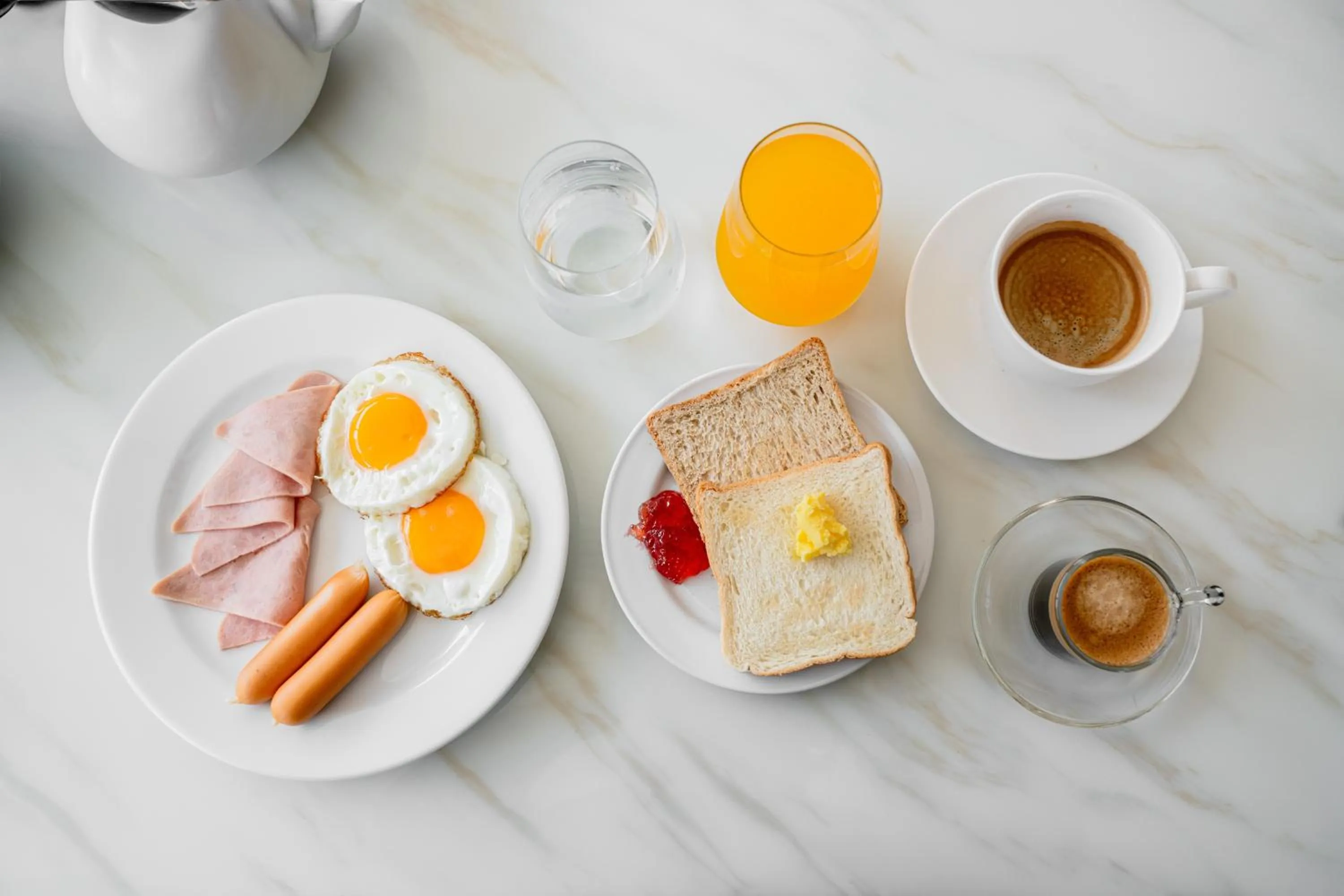 Food and drinks in Sirin Hotel & Resident