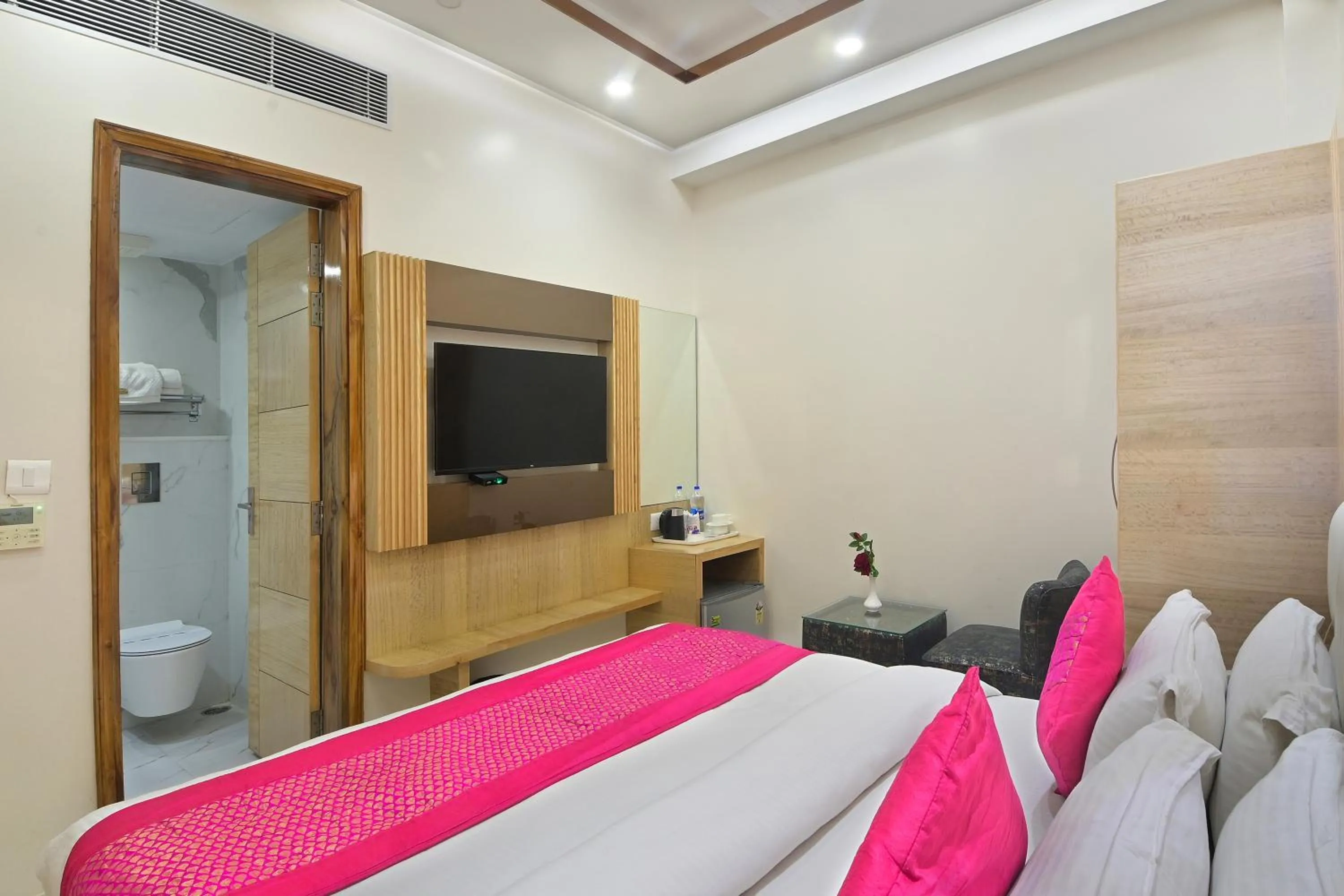 TV and multimedia, Bed in Aman International-A New Unit of Aman Continental