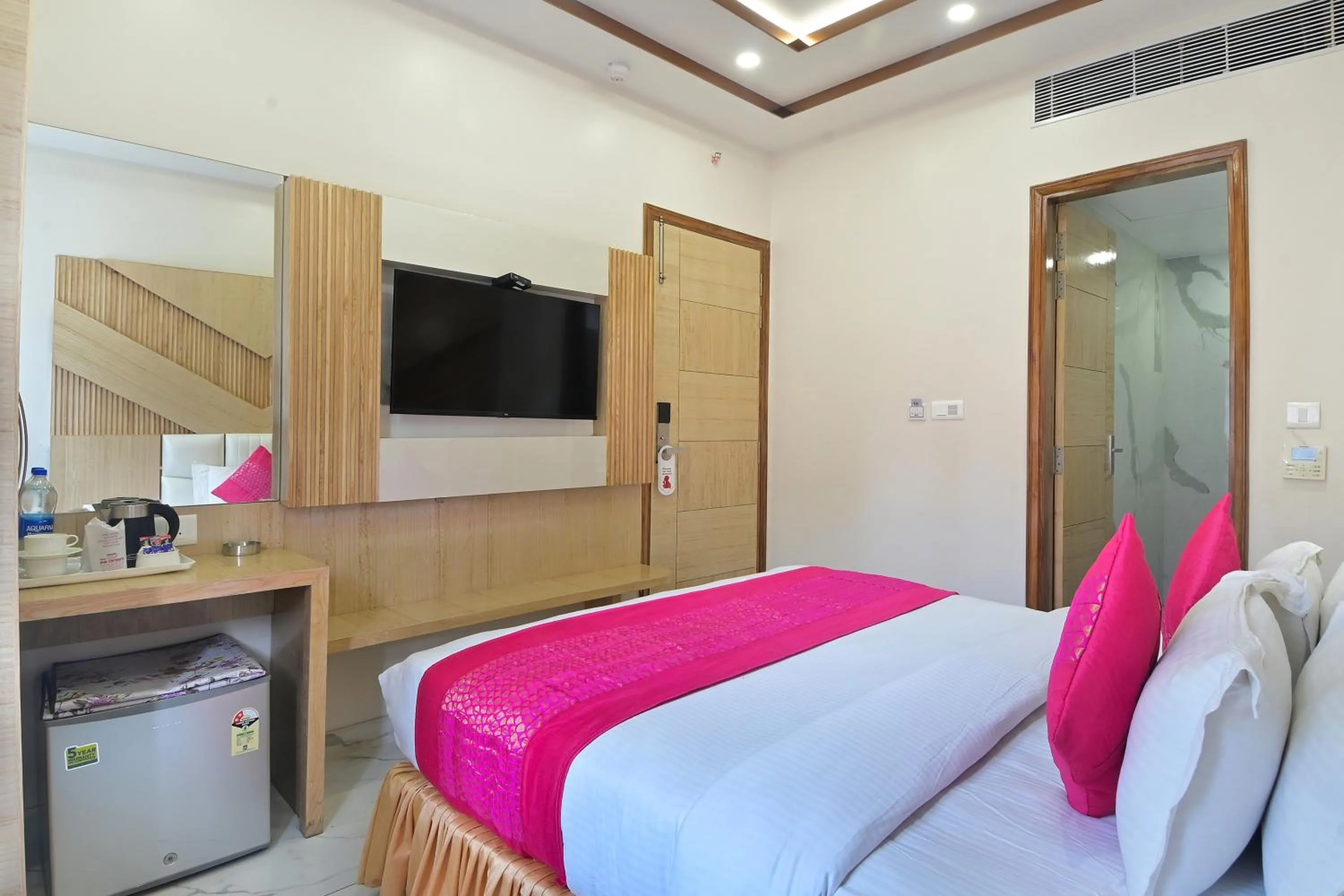 TV and multimedia, Bed in Aman International-A New Unit of Aman Continental