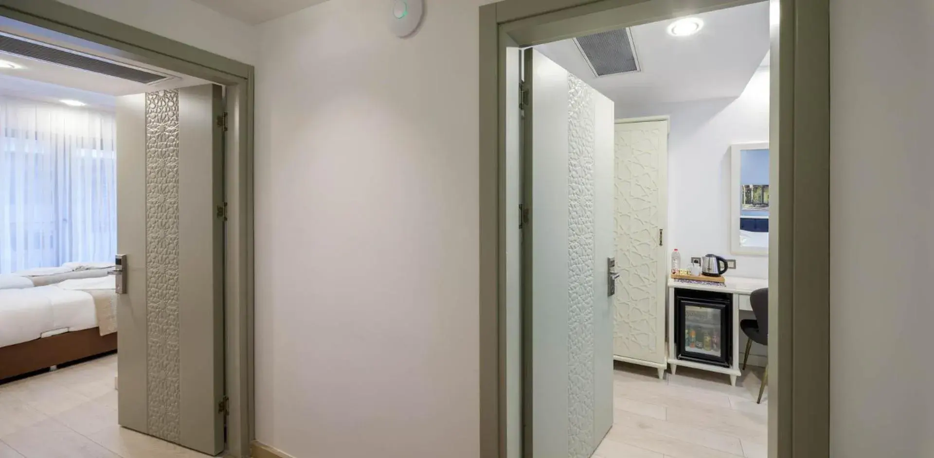 Photo of the whole room, Bed in OBAHAN HOTEL-Special Class Photo of the whole room, Bed in OBAHAN HOTEL-Special Class