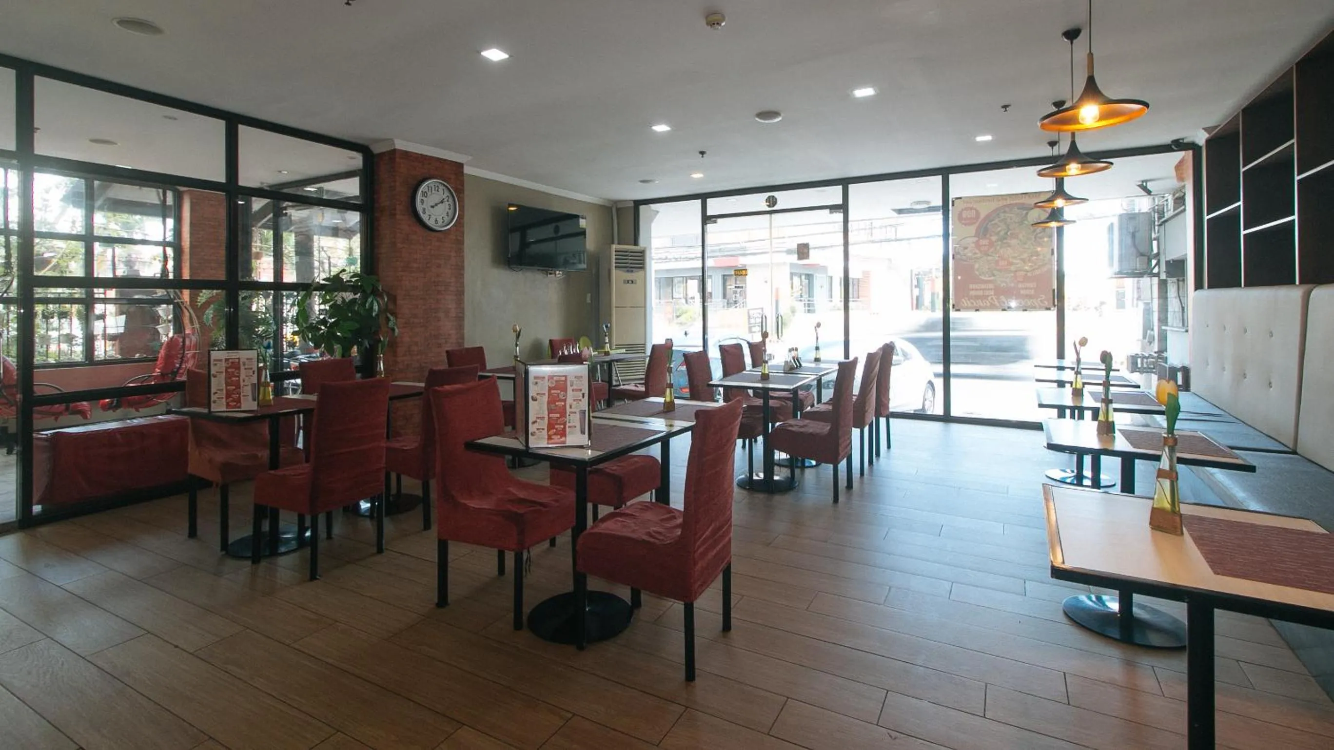 Restaurant/places to eat in RedDoorz Plus at MM Hotel Las Pinas former RedDoorz Plus Near Bamboo Organ
