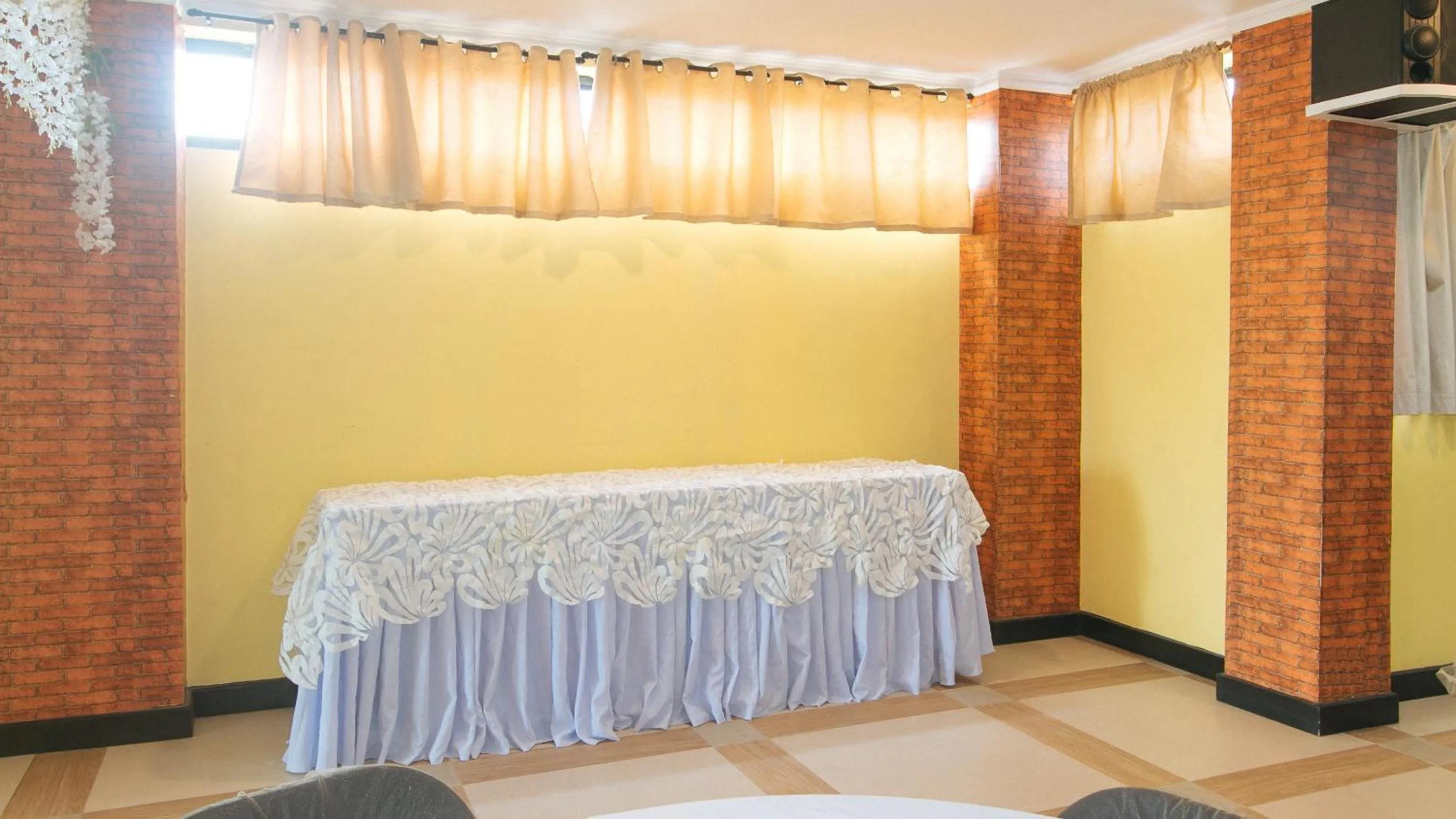 Restaurant/places to eat in RedDoorz Plus at MM Hotel Las Pinas former RedDoorz Plus Near Bamboo Organ