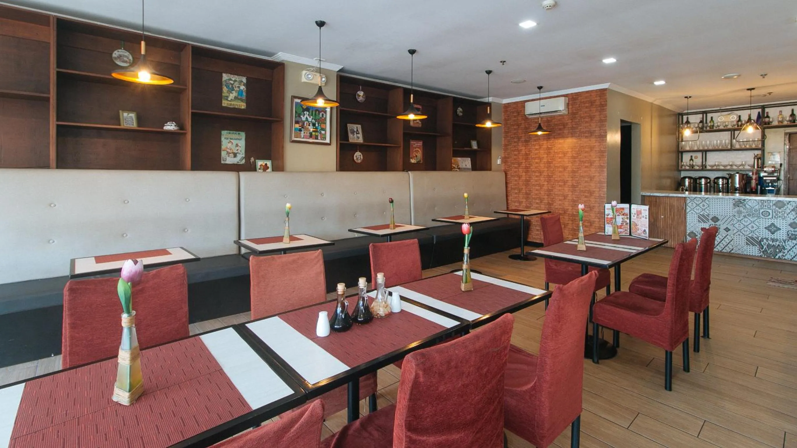 Restaurant/places to eat in RedDoorz Plus at MM Hotel Las Pinas former RedDoorz Plus Near Bamboo Organ