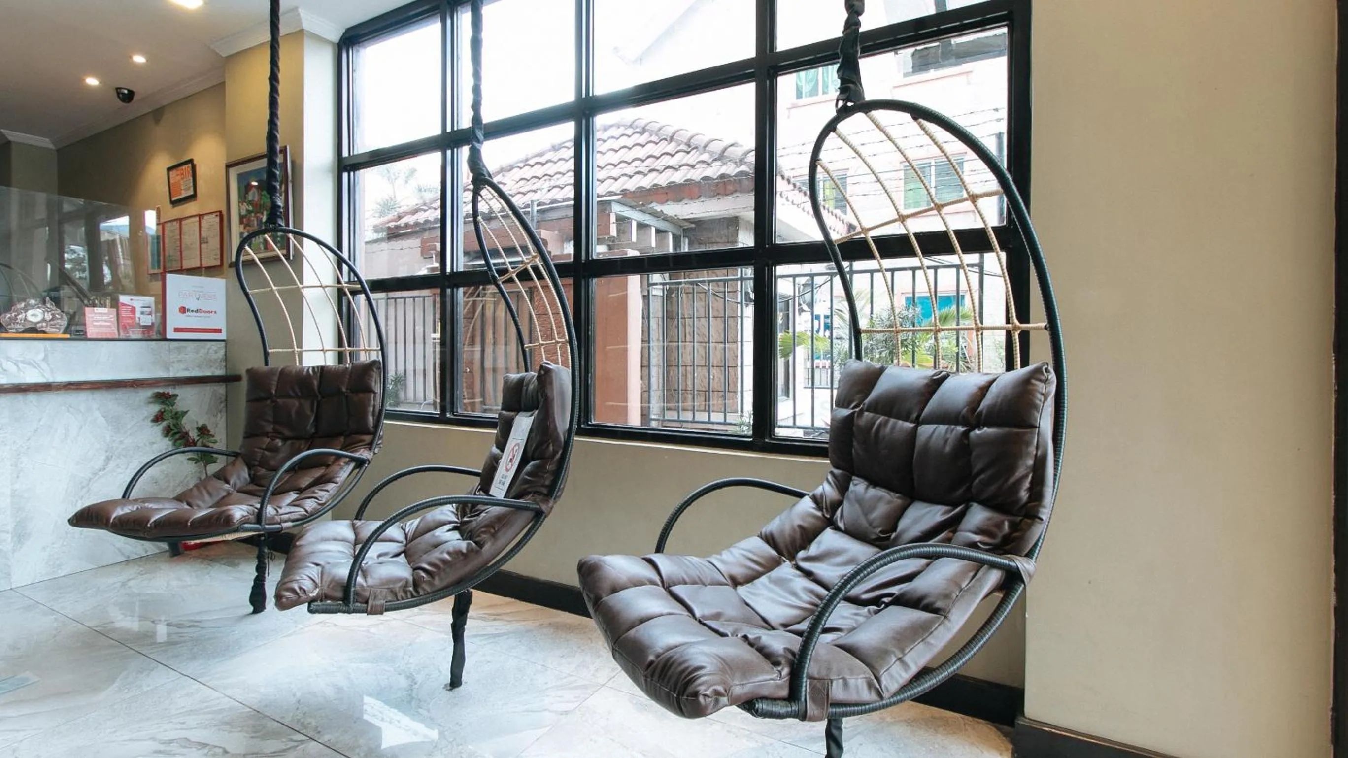 Seating area in RedDoorz Plus at MM Hotel Las Pinas former RedDoorz Plus Near Bamboo Organ