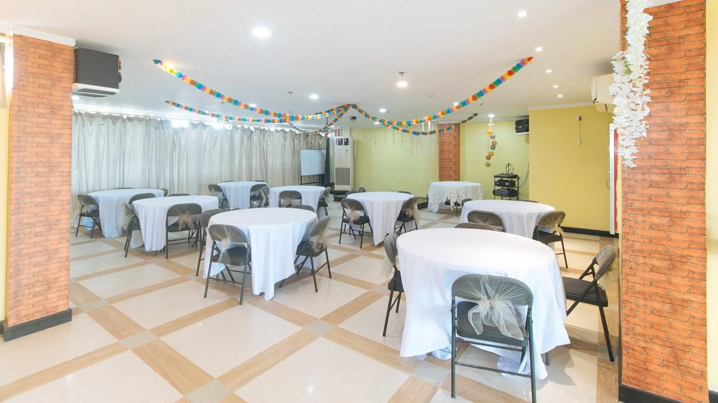 Restaurant/places to eat in RedDoorz Plus at MM Hotel Las Pinas former RedDoorz Plus Near Bamboo Organ