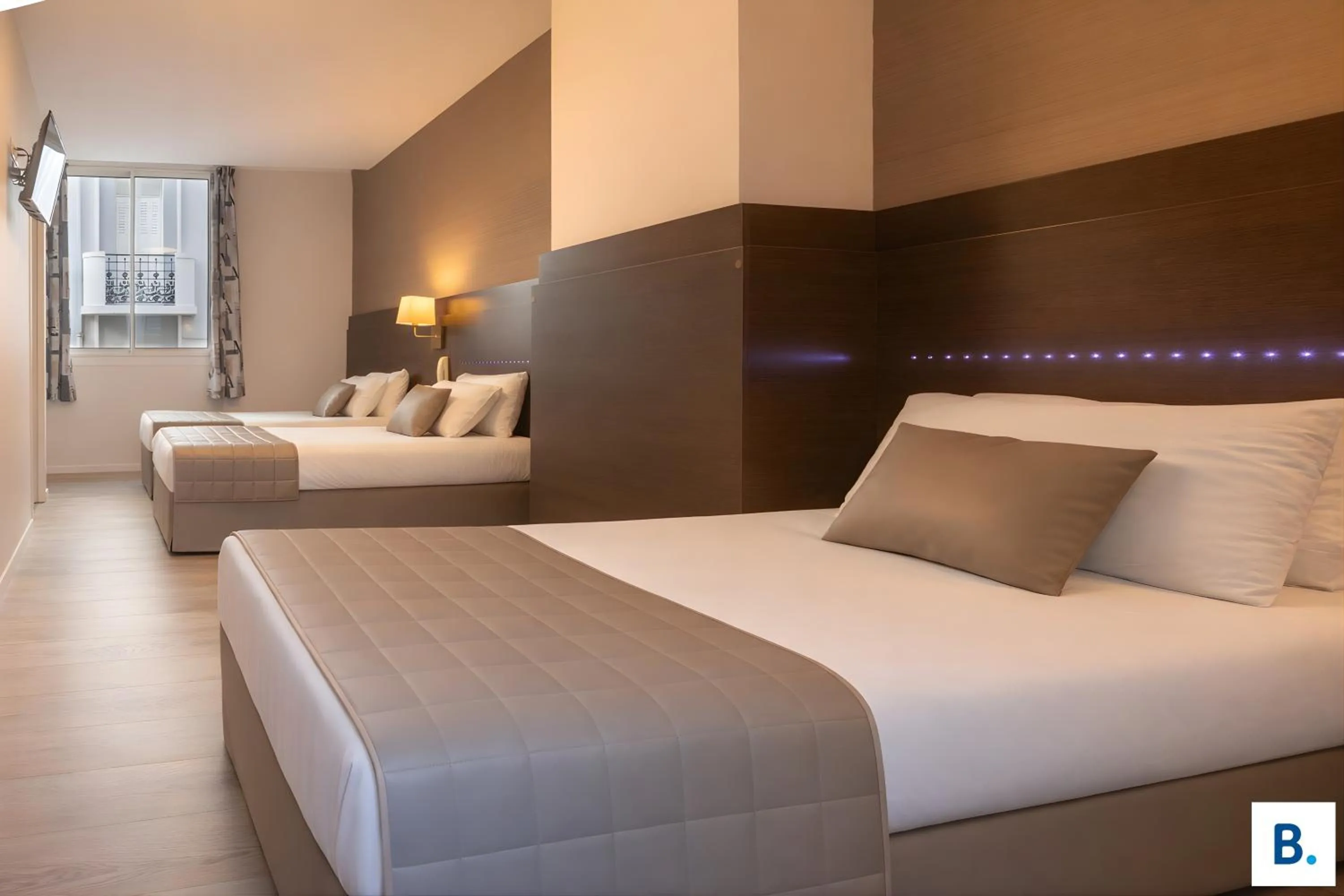 Bed in Hôtel Croix des Bretons - Lourdes Pyrénées