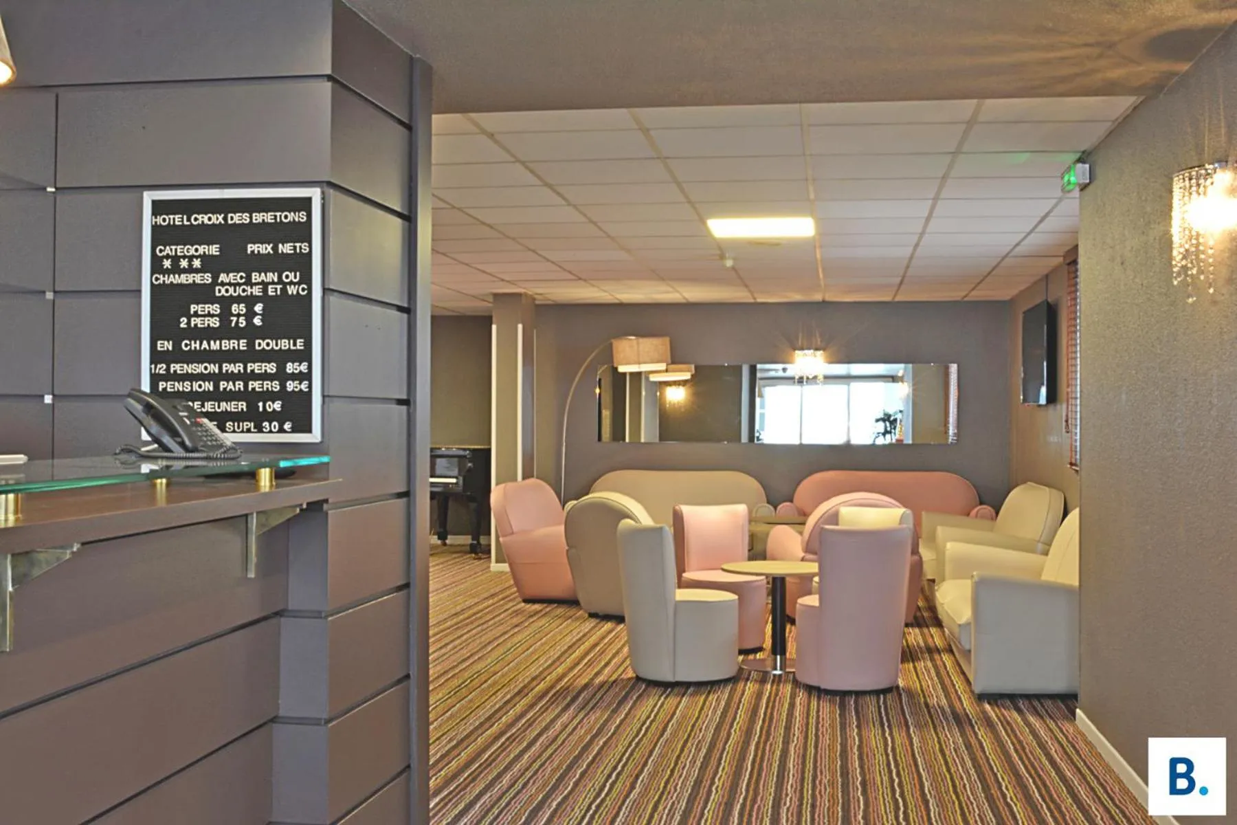 Living room in Hôtel Croix des Bretons - Lourdes Pyrénées