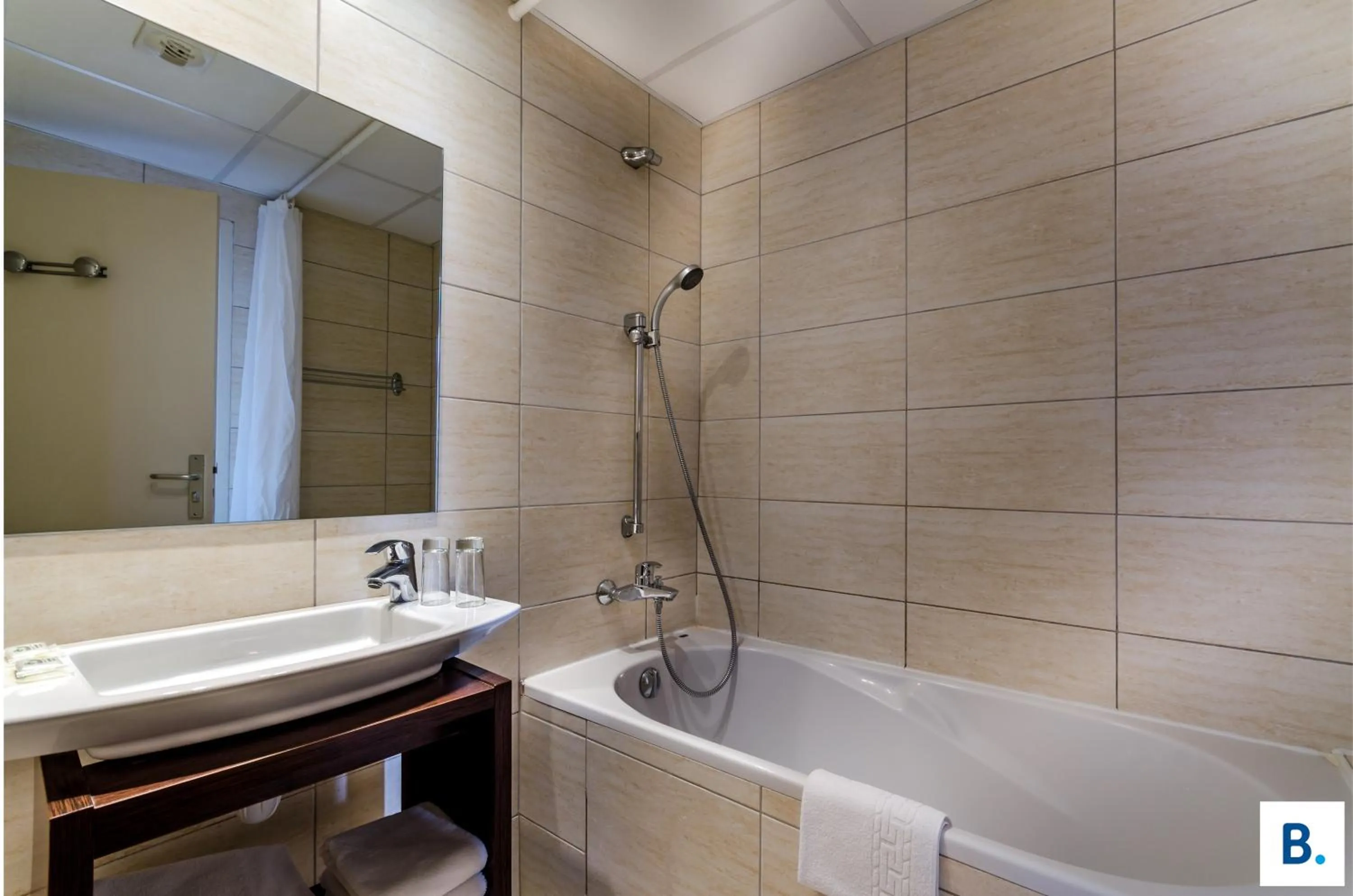 Bathroom in Hôtel Croix des Bretons - Lourdes Pyrénées