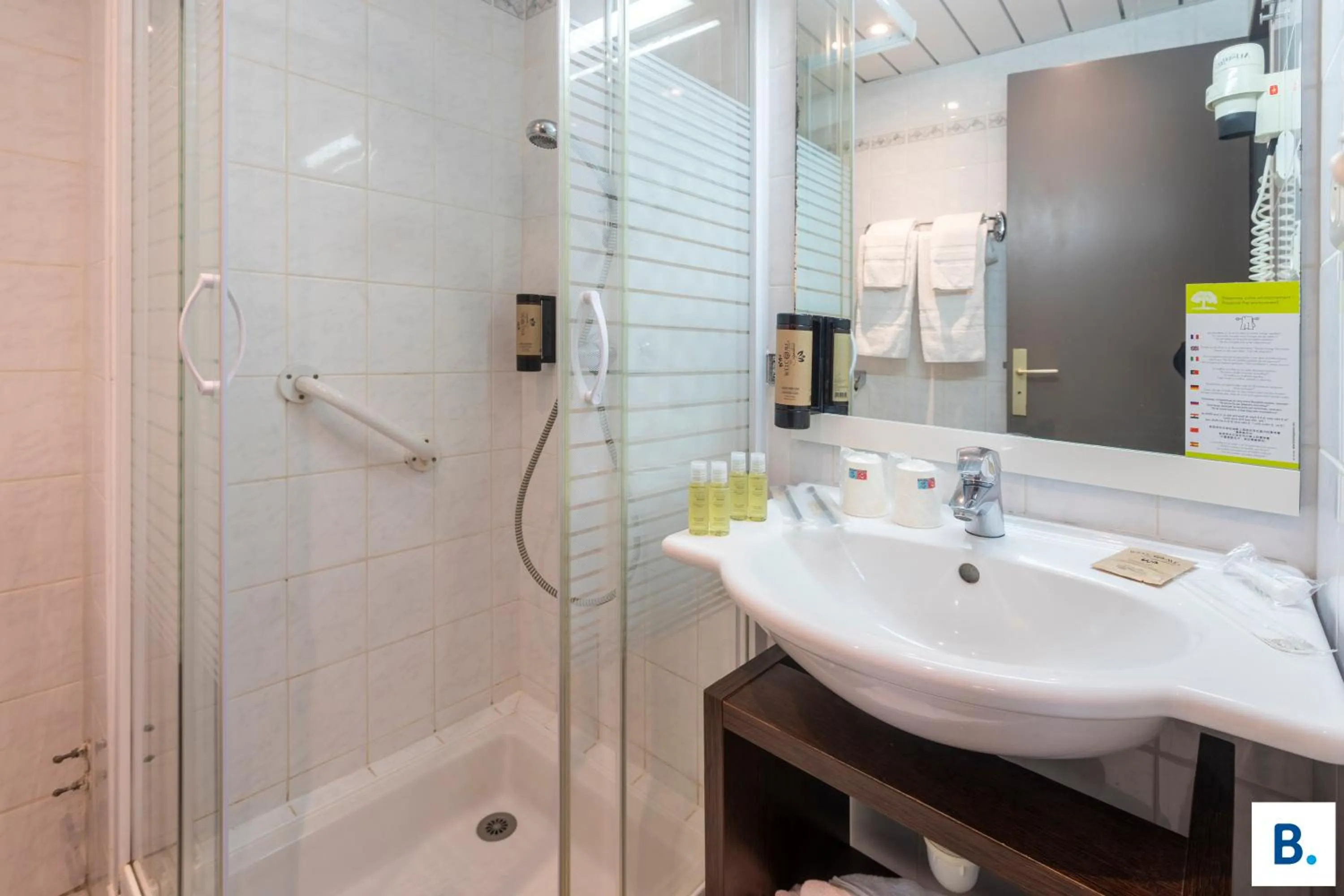 Shower in Hôtel Croix des Bretons - Lourdes Pyrénées