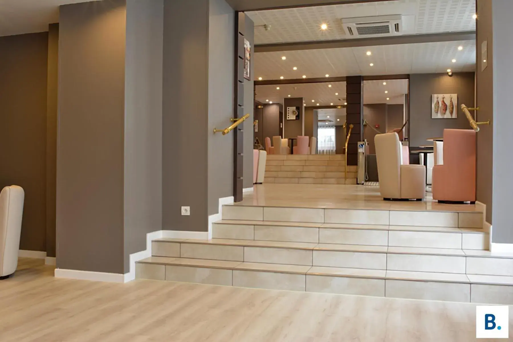 Lobby or reception in Hôtel Croix des Bretons - Lourdes Pyrénées Lobby or reception in Hôtel Croix des Bretons - Lourdes Pyrénées