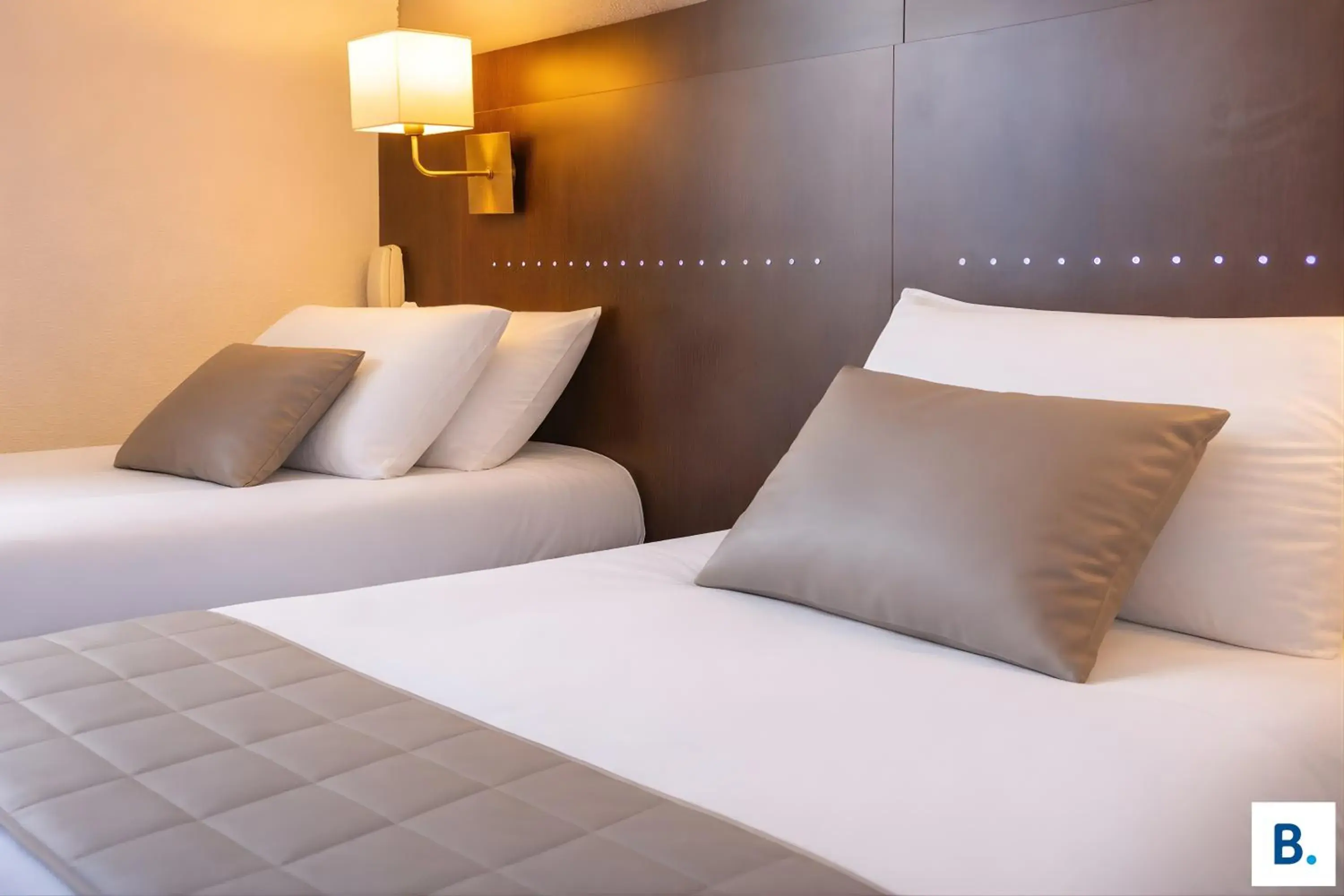 Bed in Hôtel Croix des Bretons - Lourdes Pyrénées Bed in Hôtel Croix des Bretons - Lourdes Pyrénées