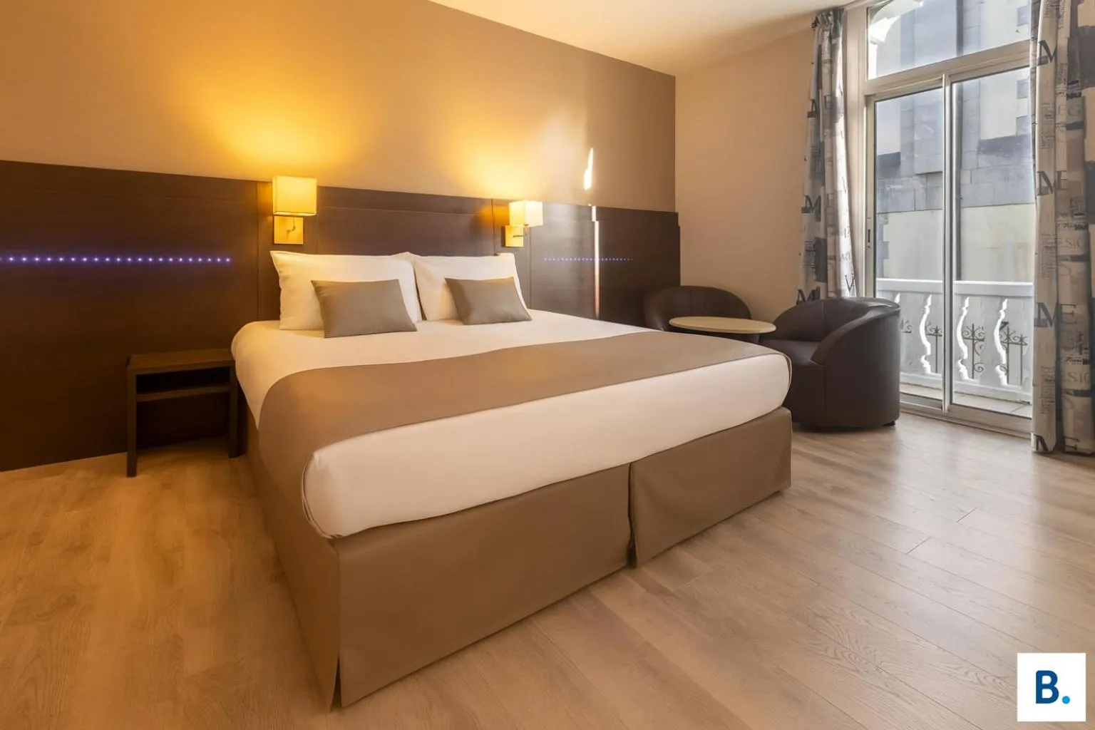 Bed in Hôtel Croix des Bretons - Lourdes Pyrénées