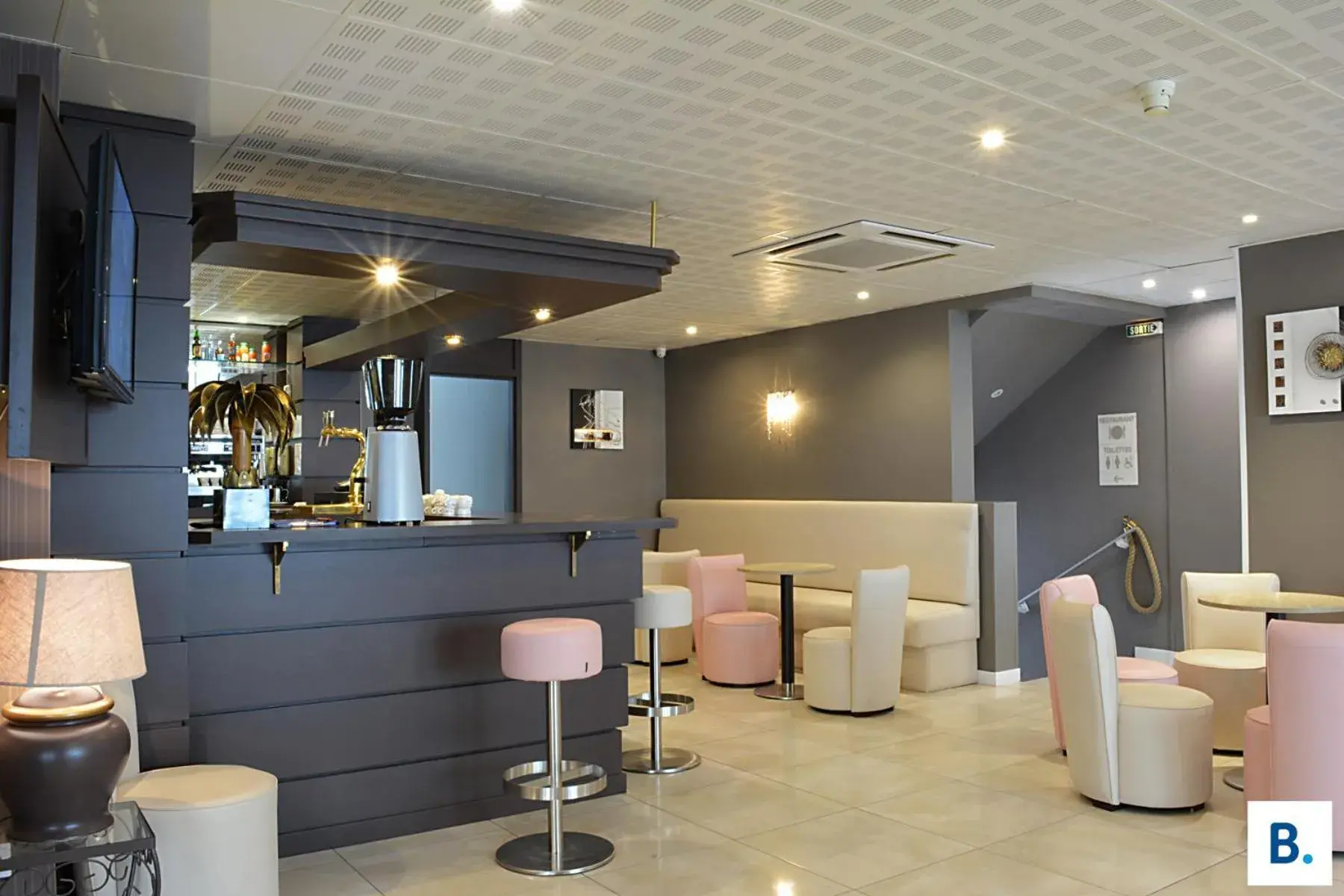 Lounge or bar in Hôtel Croix des Bretons - Lourdes Pyrénées Lounge or bar in Hôtel Croix des Bretons - Lourdes Pyrénées