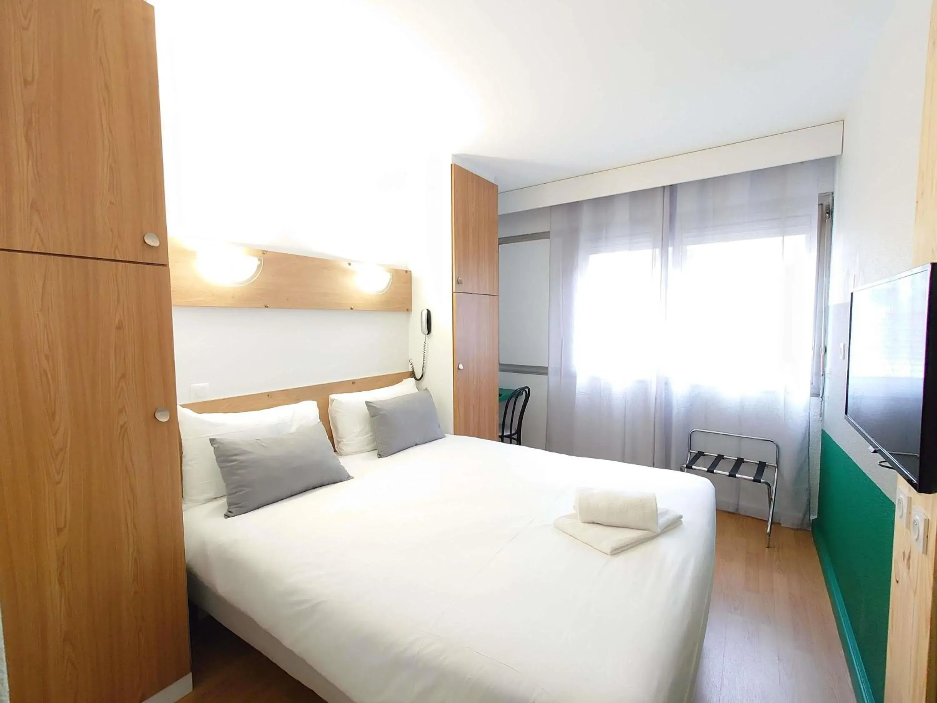 Bedroom, Bed in greet Grenoble Centre Gare Accor Hotel Bedroom, Bed in greet Grenoble Centre Gare Accor Hotel