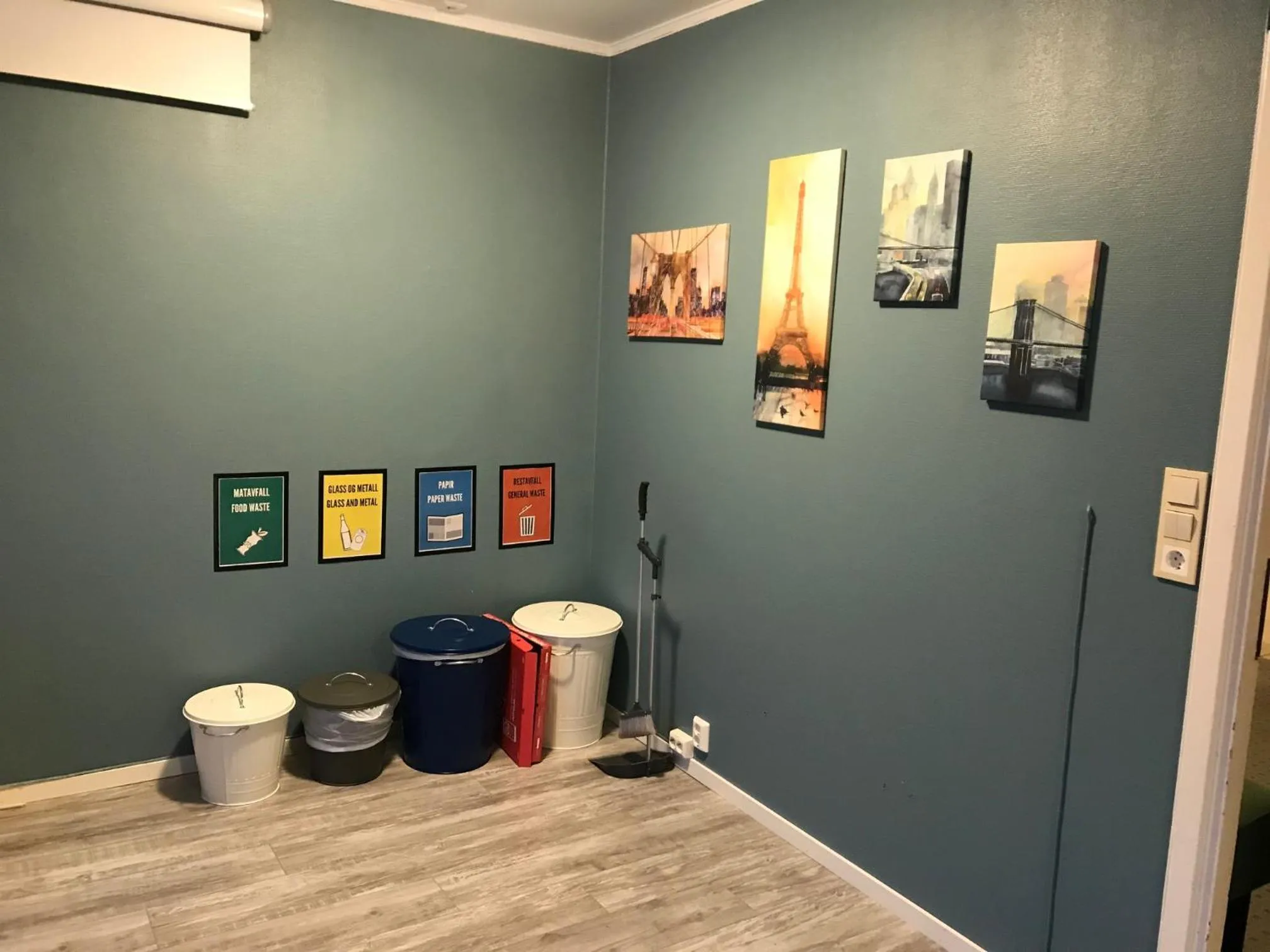 Communal kitchen in Kongsberg Hostel-Vandrerhjem