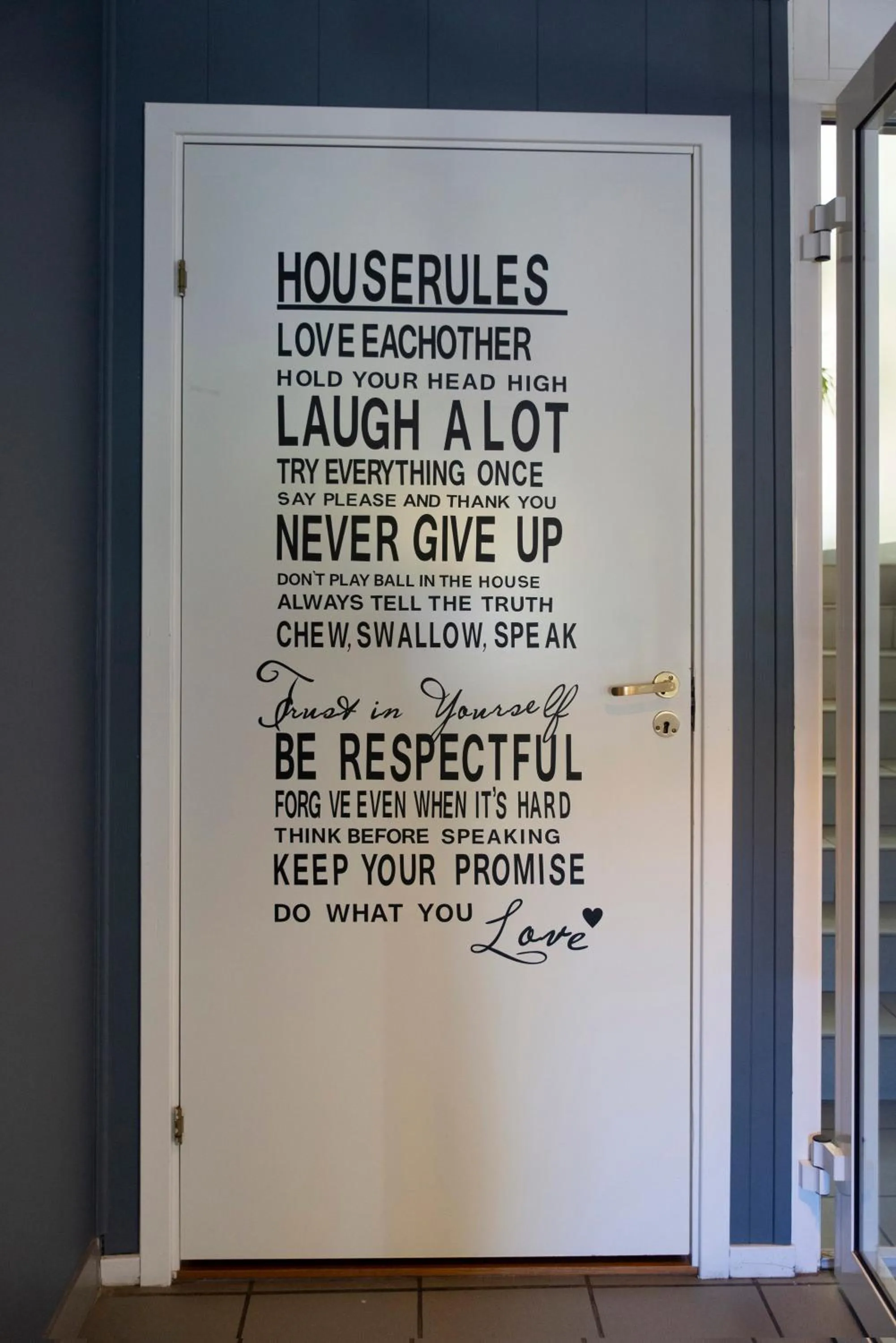 Logo/Certificate/Sign in Kongsberg Hostel-Vandrerhjem