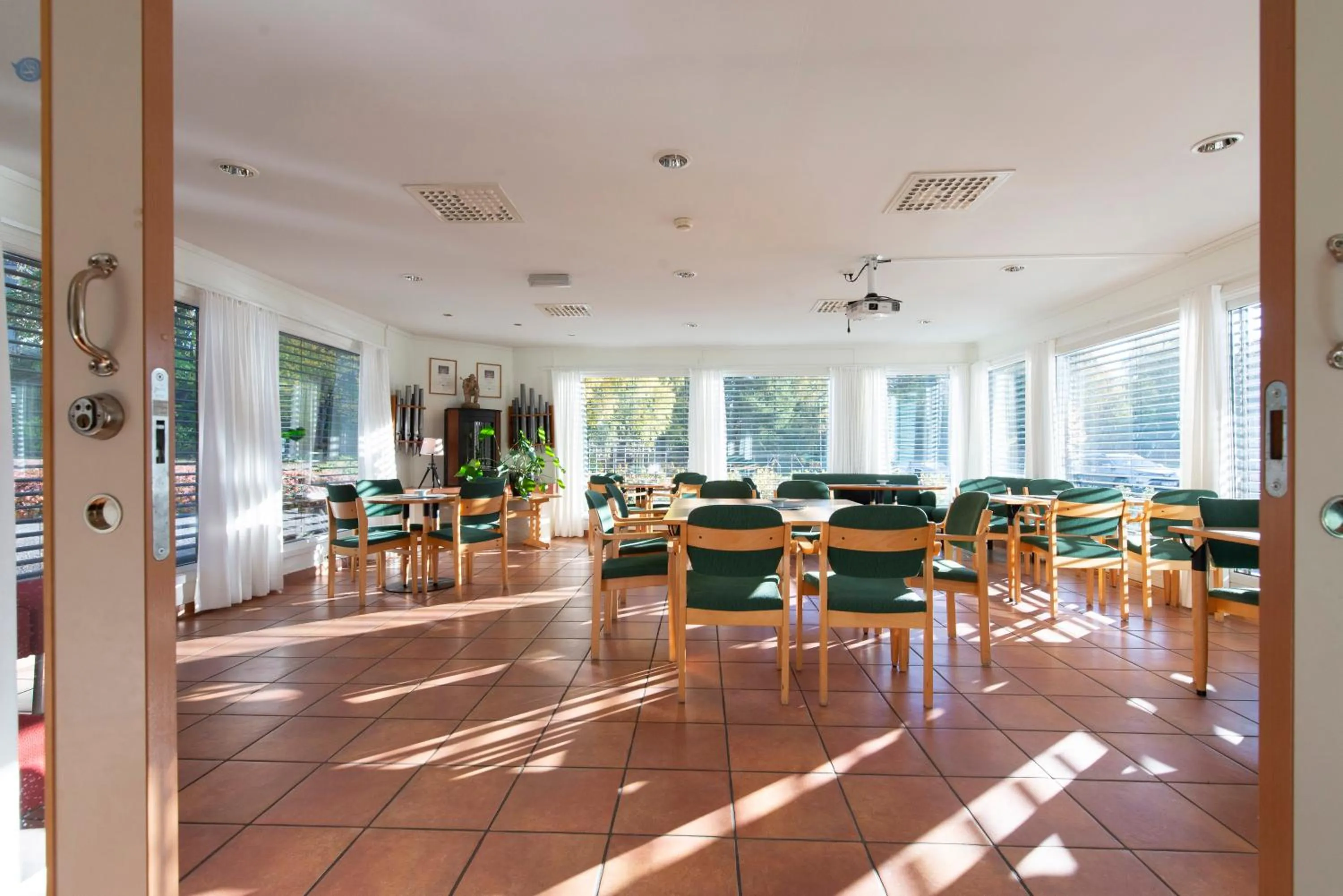 Communal lounge/ TV room in Kongsberg Hostel-Vandrerhjem