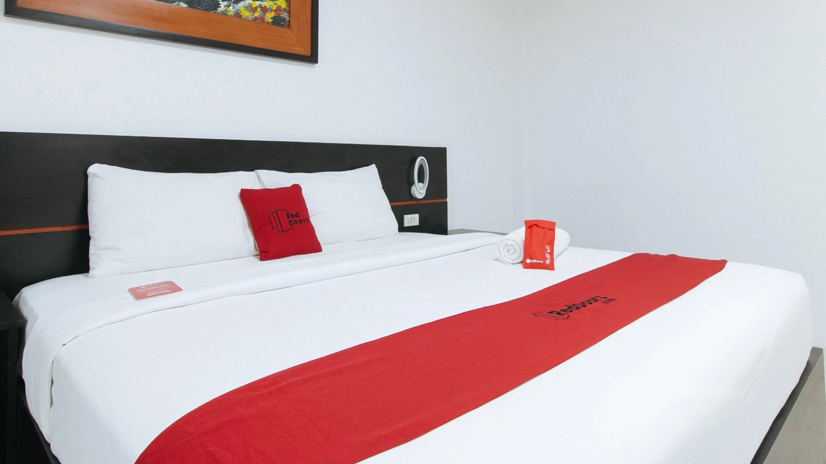 Bed in RedDoorz Plus at Evangelista Street Makati