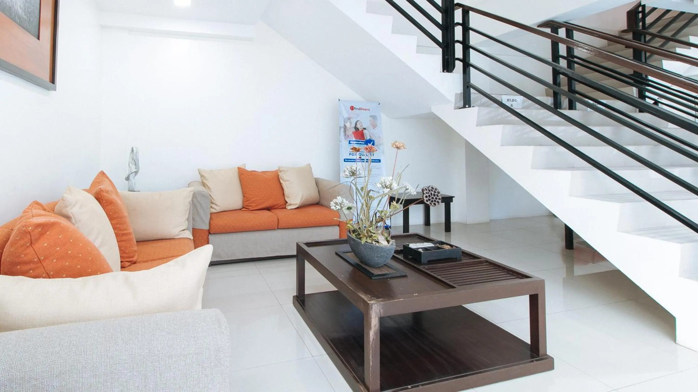 Lobby or reception in RedDoorz Plus at Evangelista Street Makati