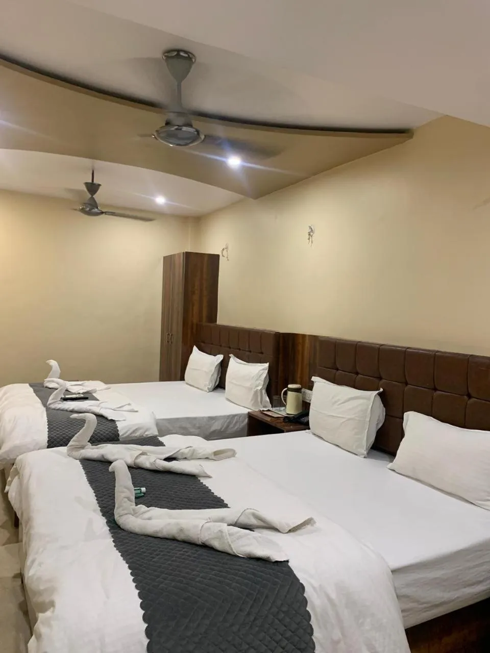 Bed in Hotel Ashoka Ganages