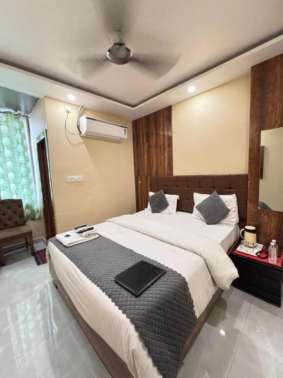 Bed in Hotel Ashoka Ganages