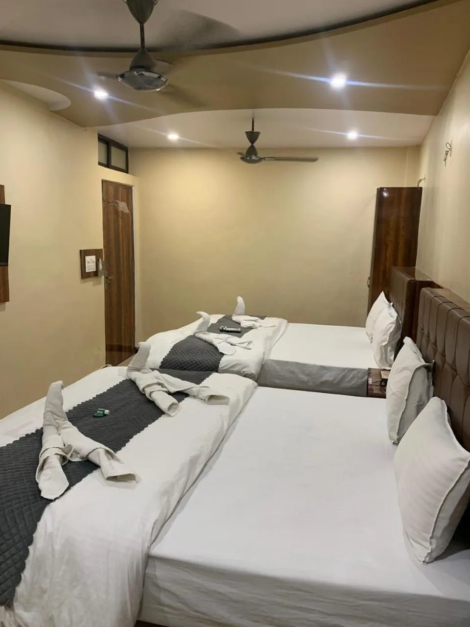 Bed in Hotel Ashoka Ganages