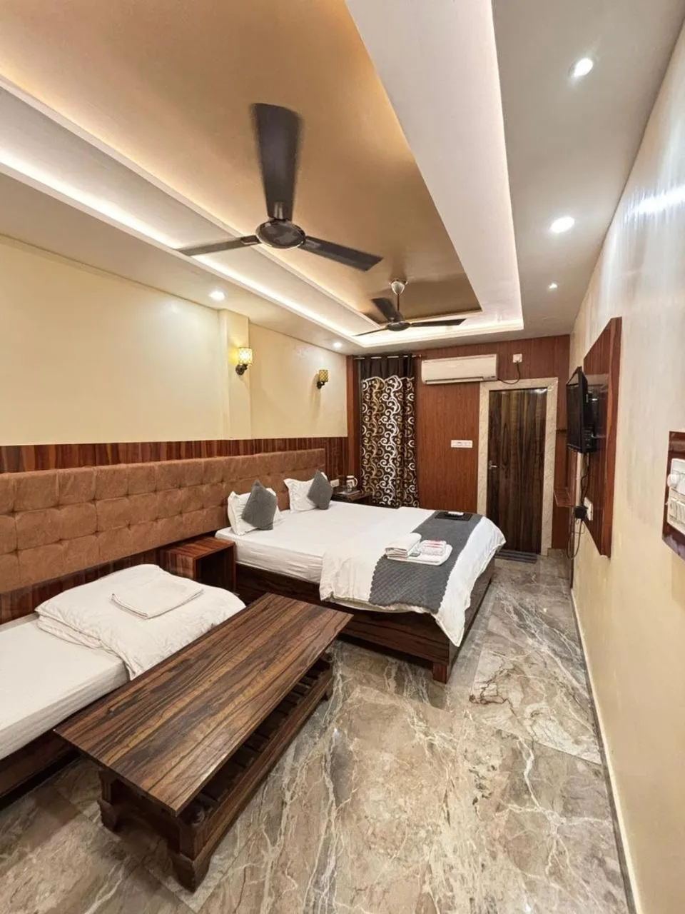 Bed in Hotel Ashoka Ganages