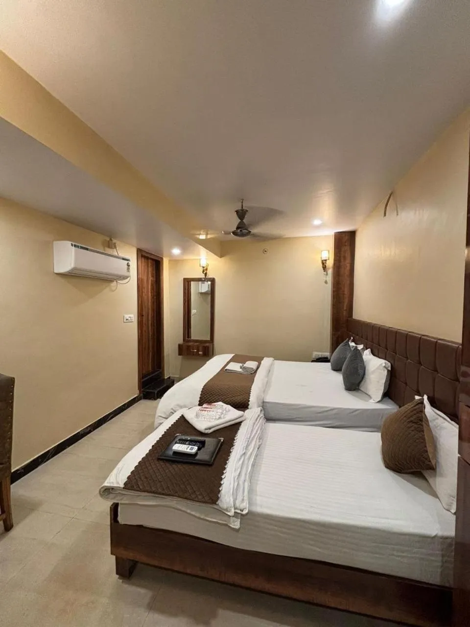 Bed in Hotel Ashoka Ganages