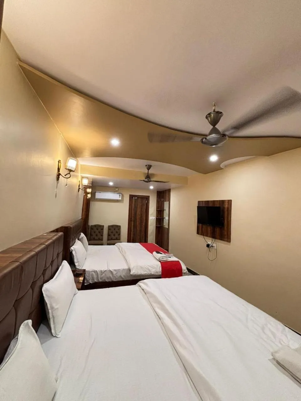 Bed in Hotel Ashoka Ganages