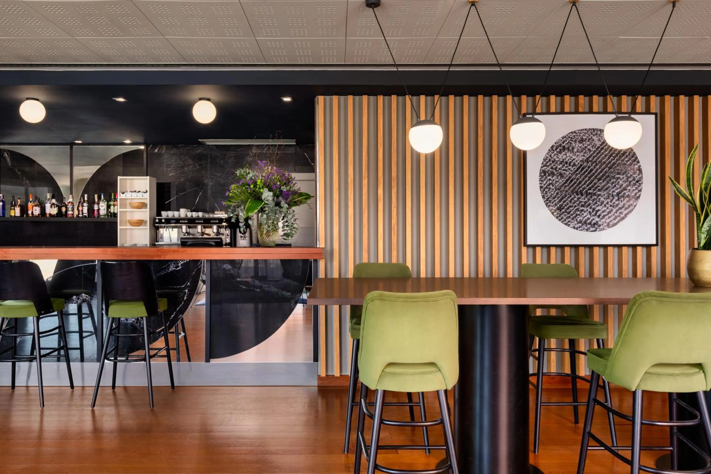 Lounge or bar in Dolce by Wyndham Barcelona Resort