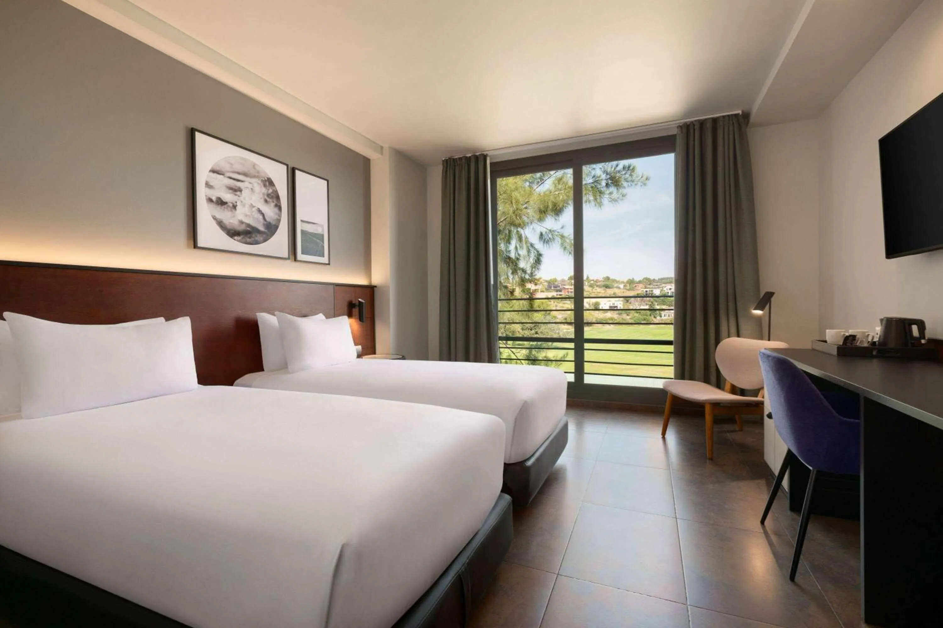 Photo of the whole room, Bed in Dolce by Wyndham Barcelona Resort