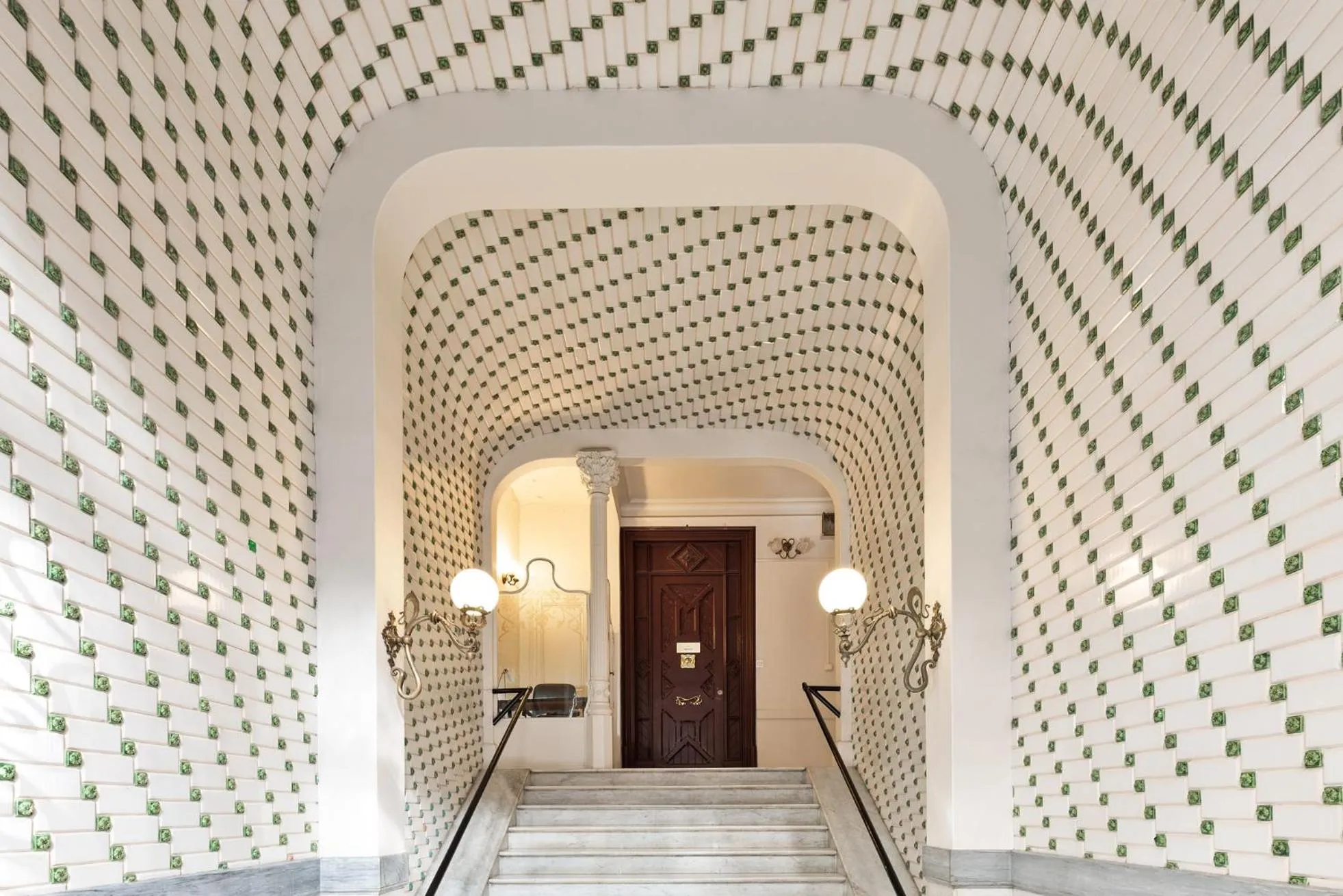 Property building in Apartments Barcelona & Home Deco Eixample