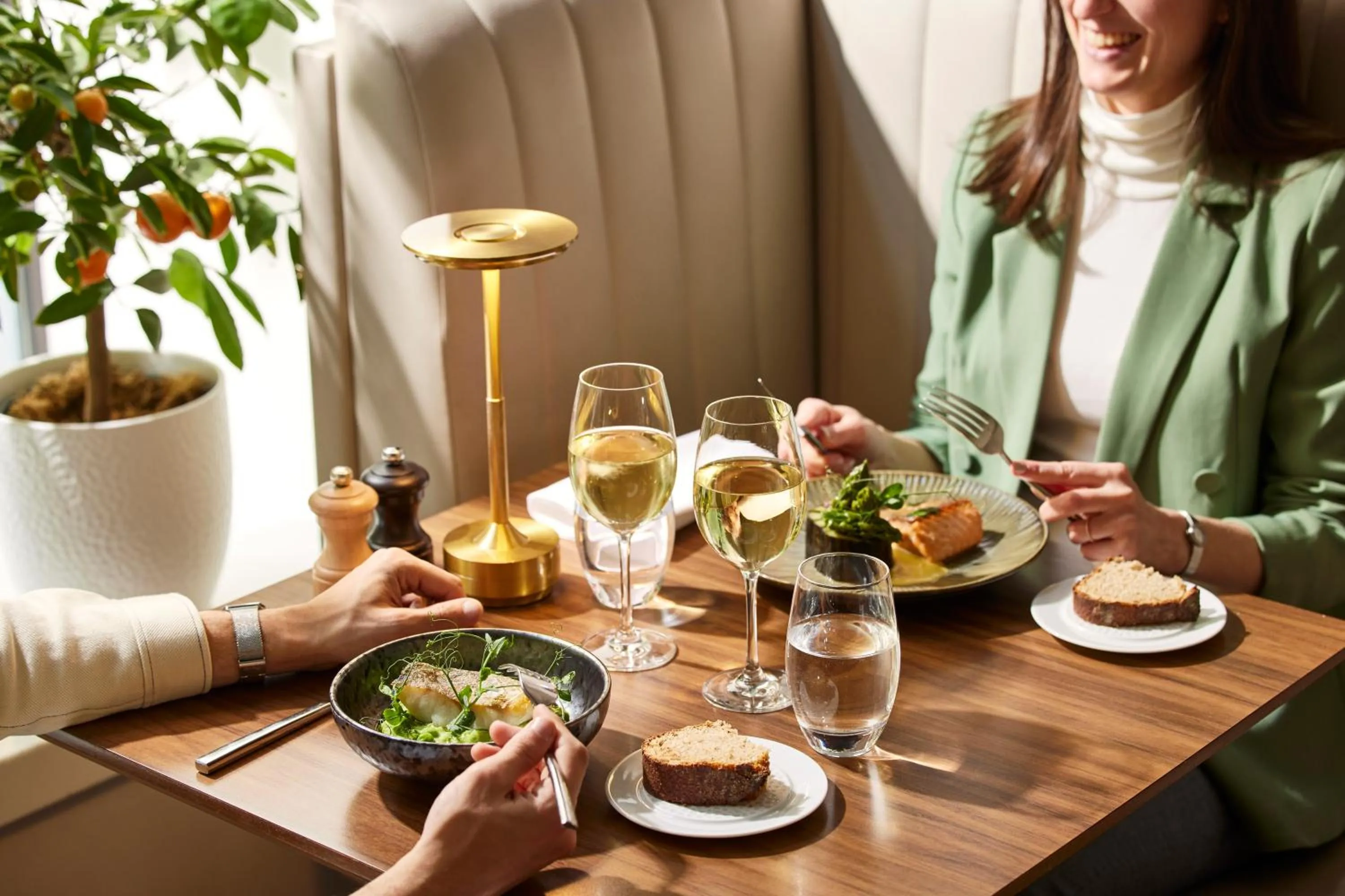 Restaurant/places to eat in Sofitel Paris Arc De Triomphe