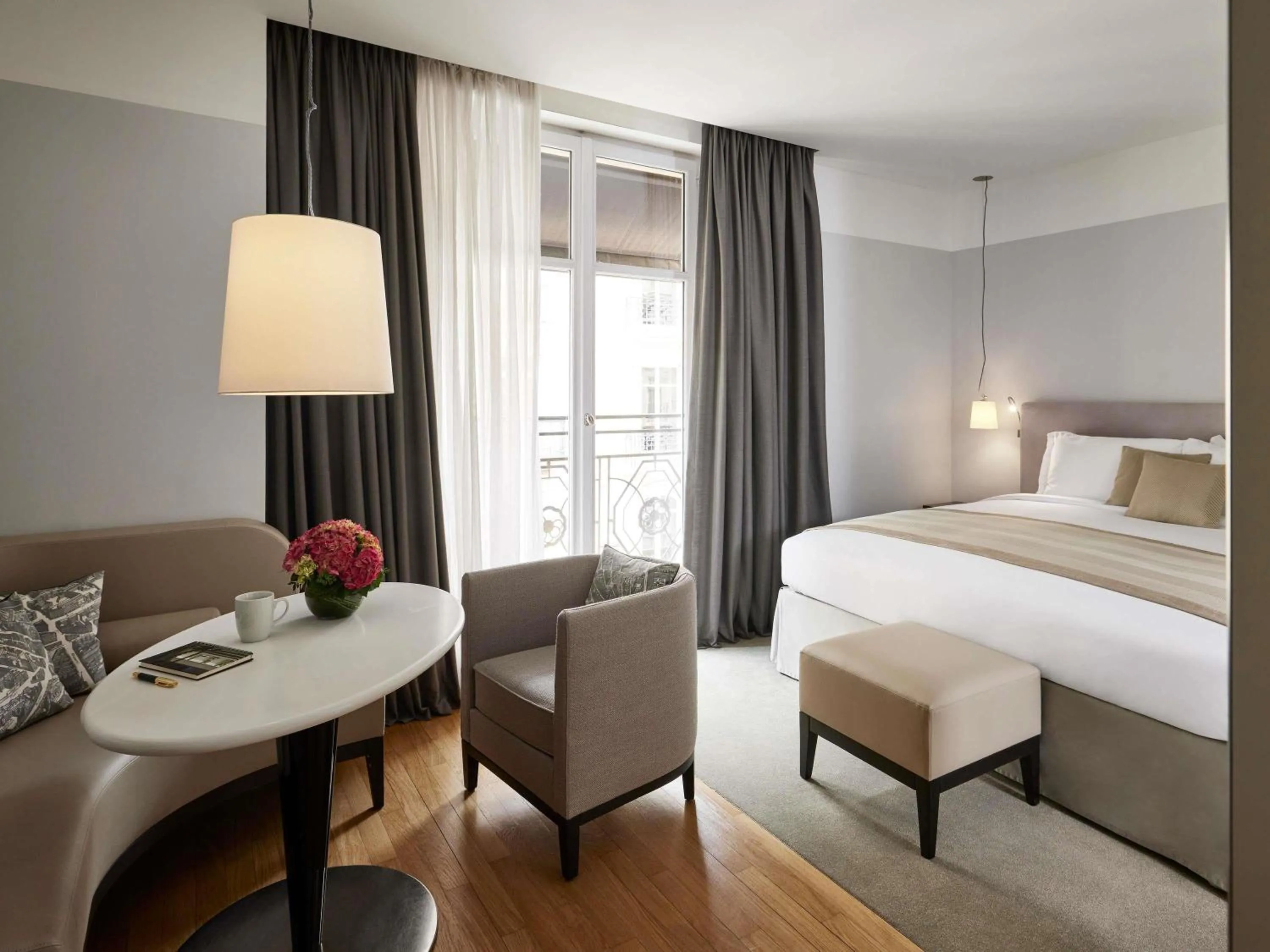 Property building, Bed in Sofitel Paris Arc De Triomphe