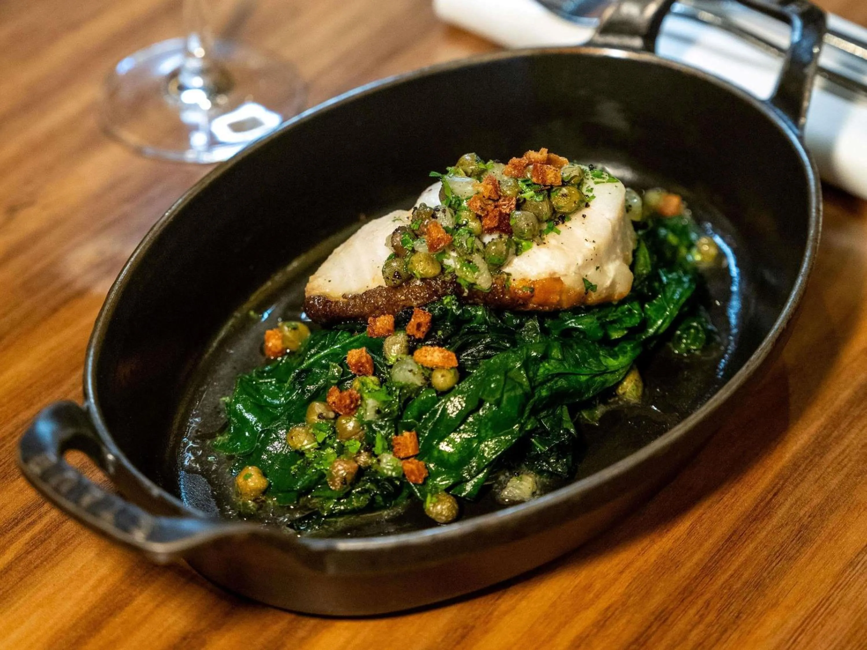 Restaurant/places to eat in Sofitel Paris Arc De Triomphe