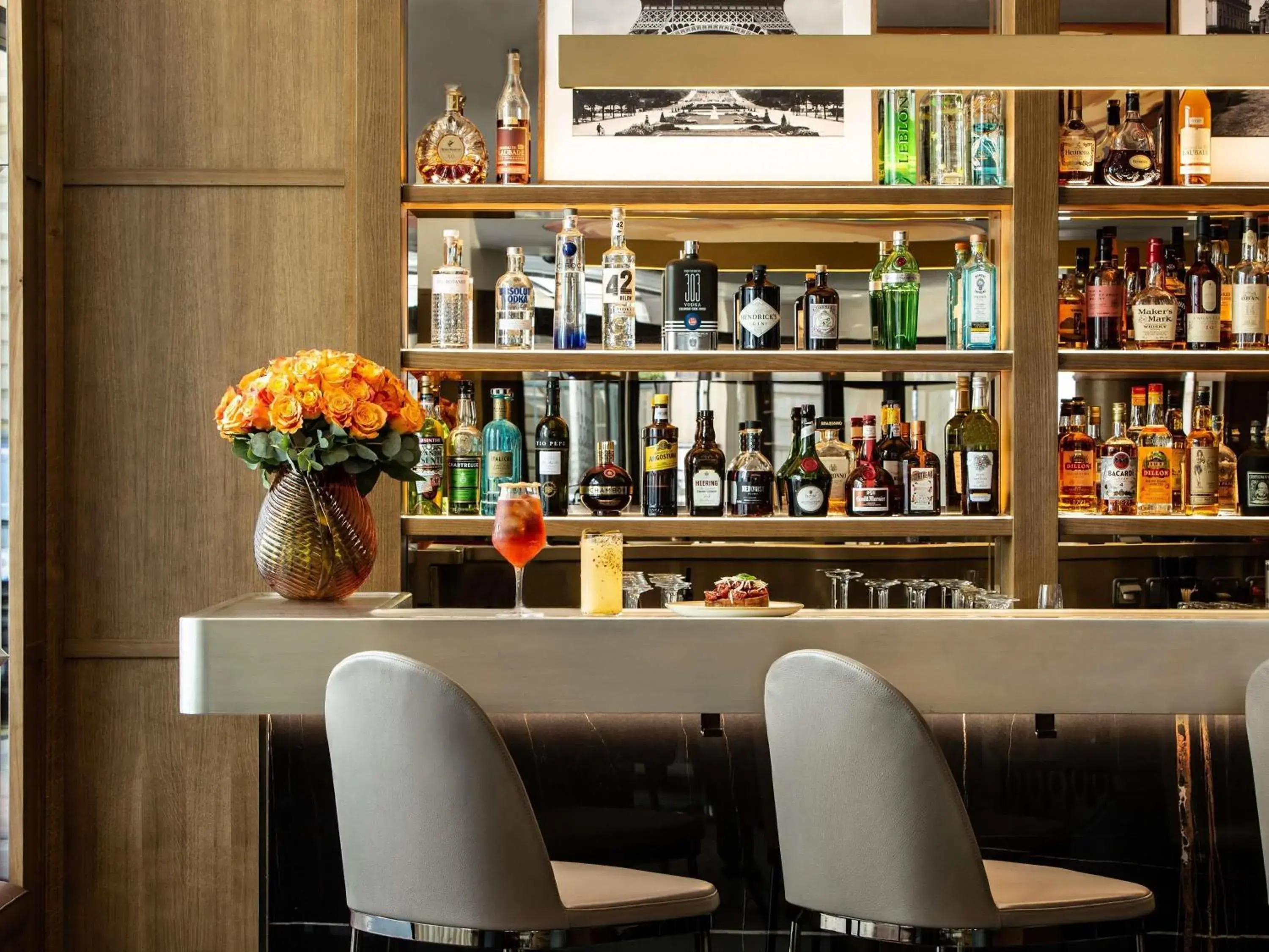 Lounge or bar in Sofitel Paris Arc De Triomphe Lounge or bar in Sofitel Paris Arc De Triomphe