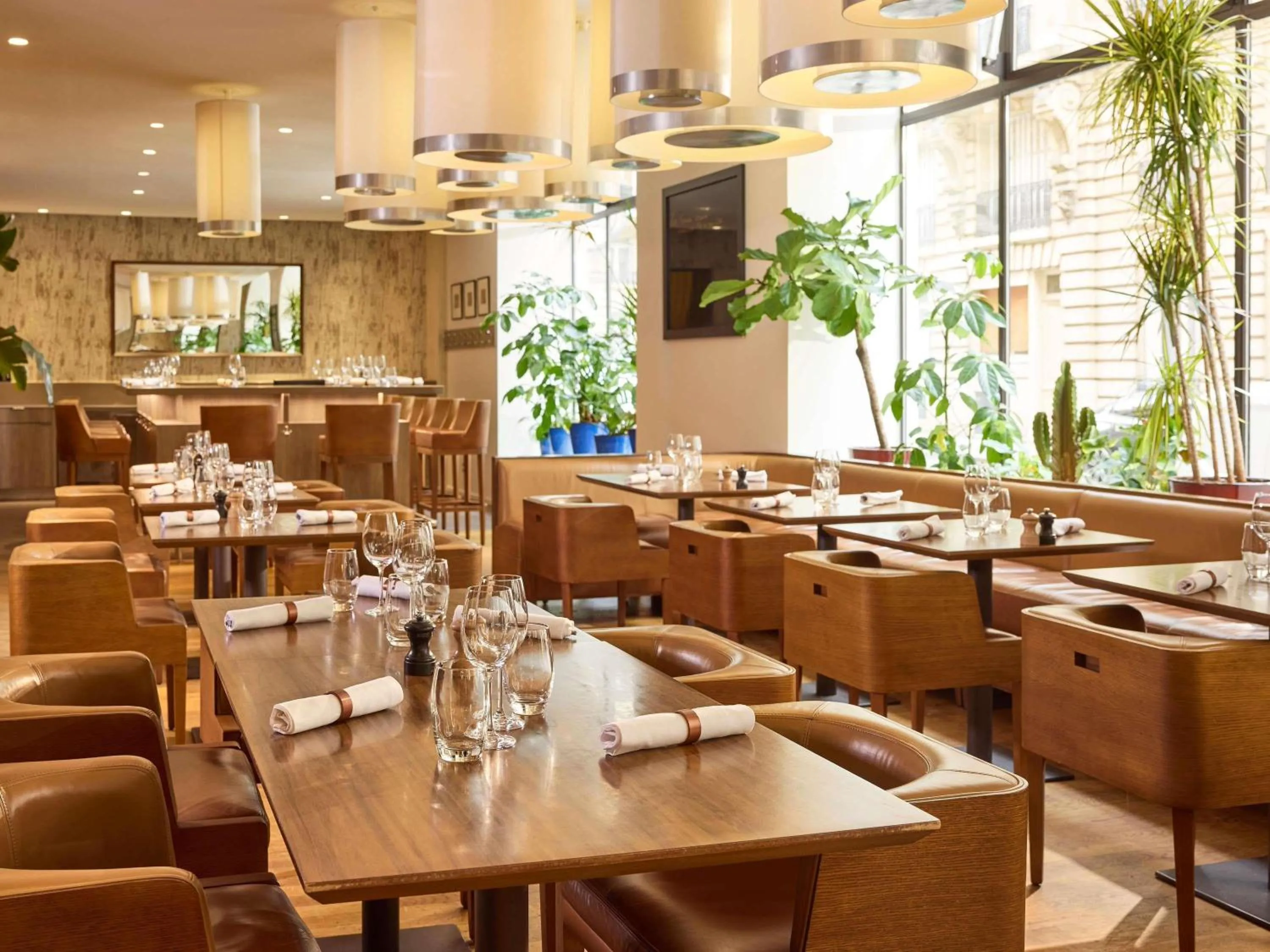 Restaurant/places to eat in Sofitel Paris Arc De Triomphe